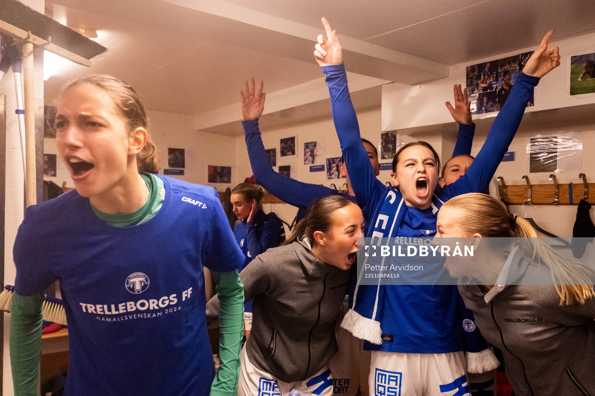Trelleborgs målvakt Somea Polozen och Alice Egnér jublar