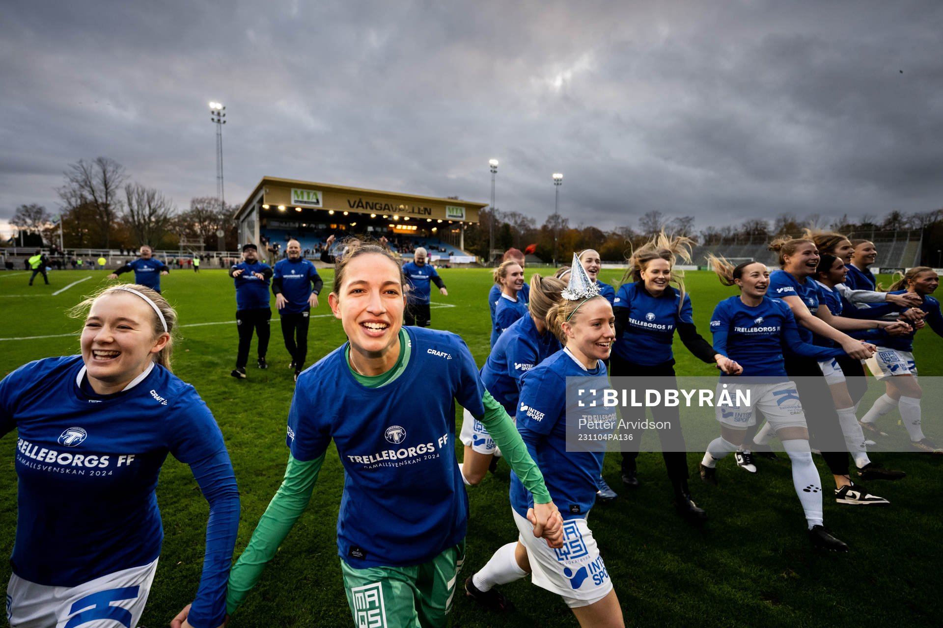 Trelleborgs målvakt Somea Polozen (m) jublar