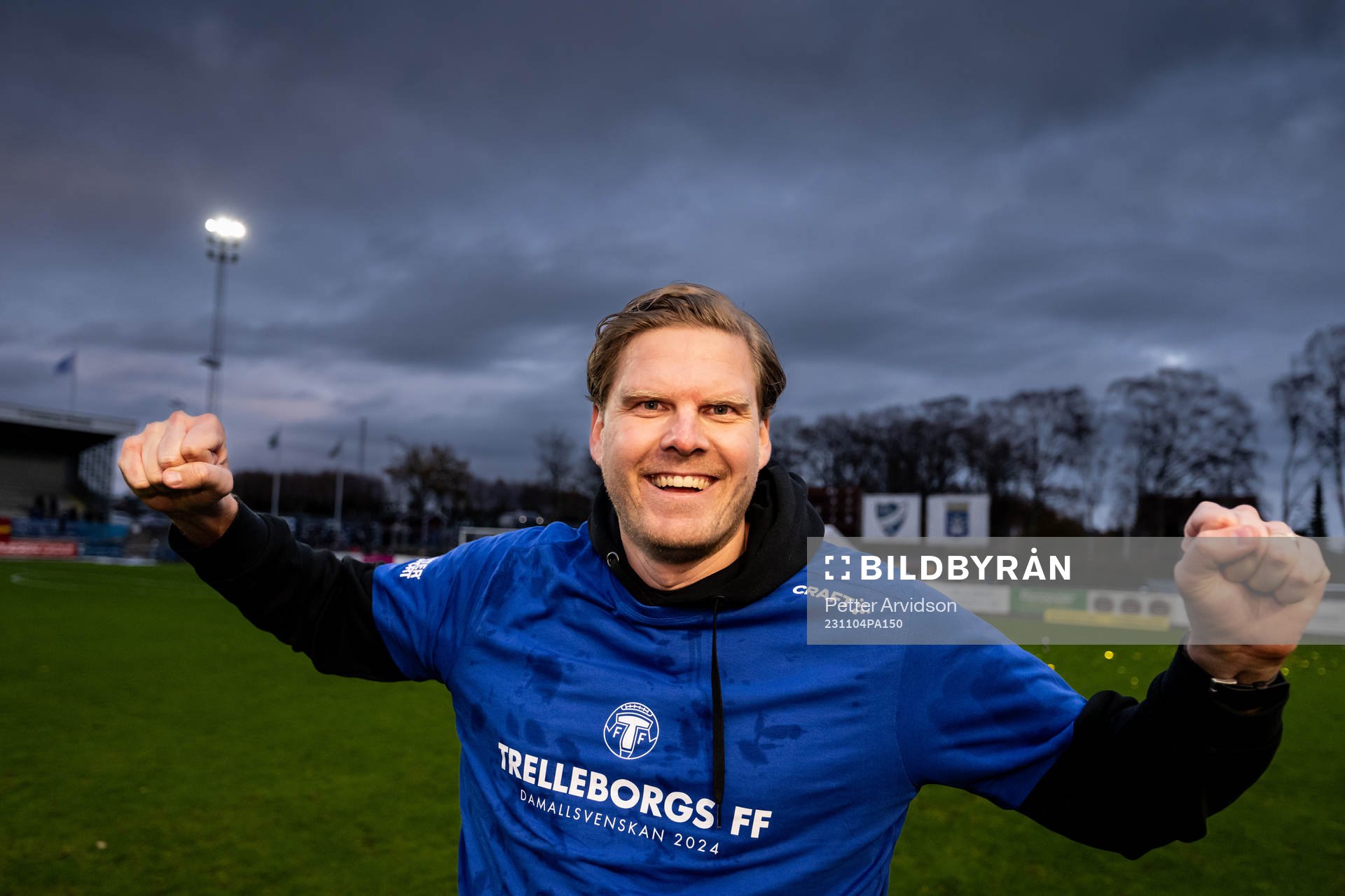 Trelleborgs tränare Joakim Felldin jublar