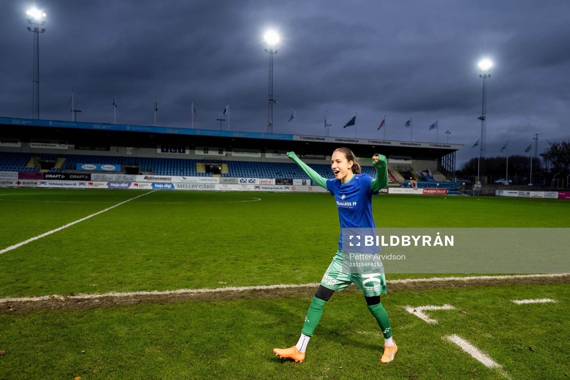 Trelleborgs målvakt Somea Polozen jublar