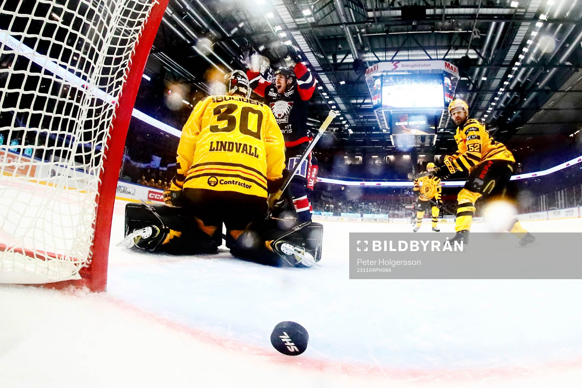 Linköpings Patrick Russell jublar