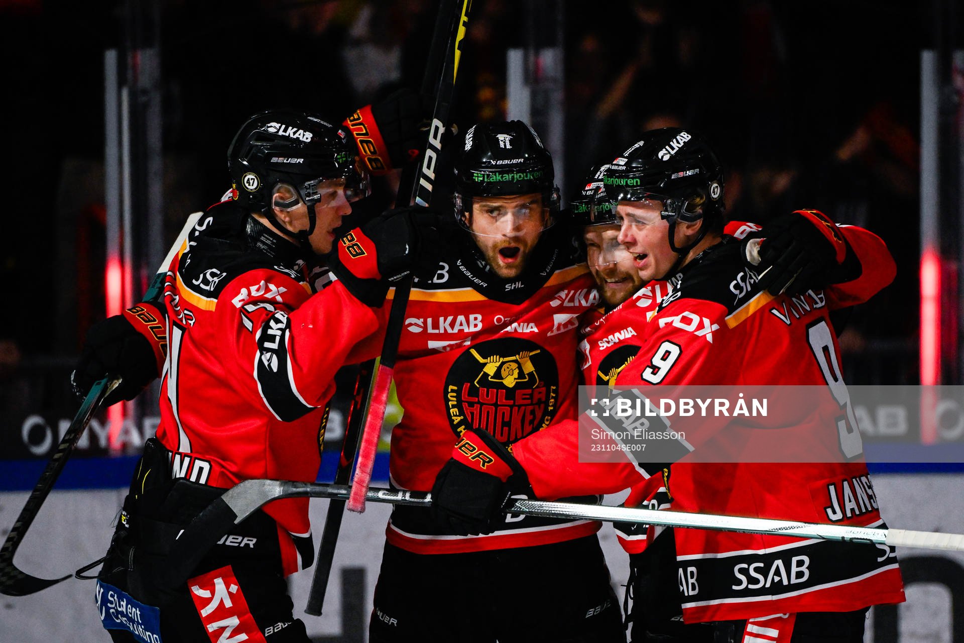 Luleås Pontus Själin jublar med lagkamrater