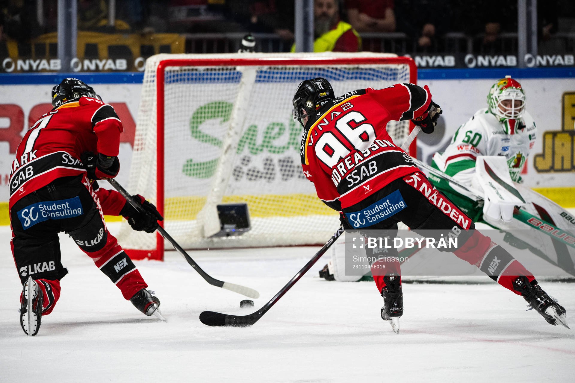 Luleås Linus Omark gör 2-1