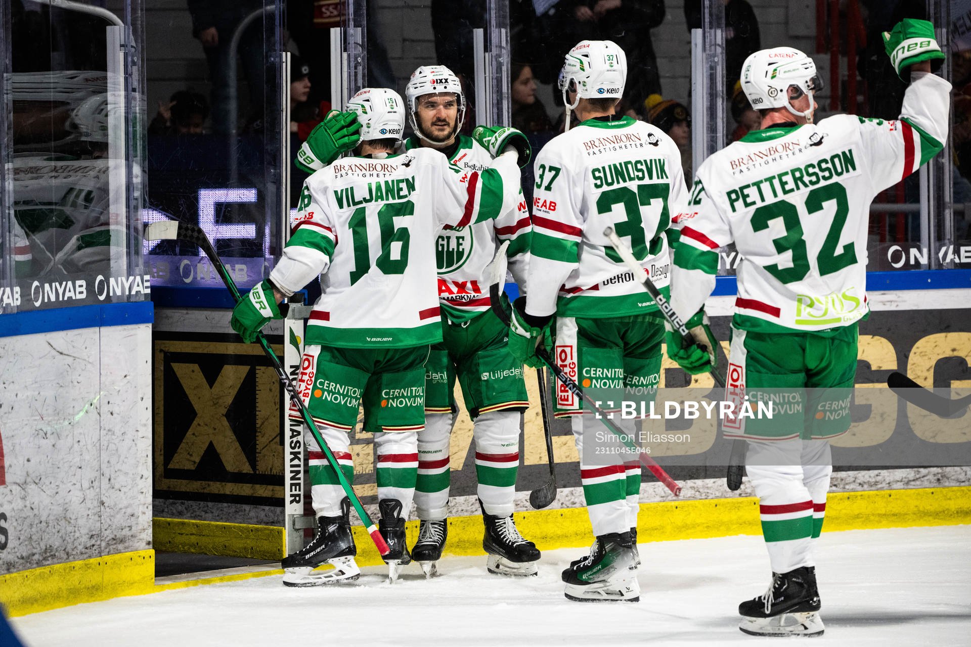 Rögles Valtteri Viljanen, Brady Ferguson och lagkamrater