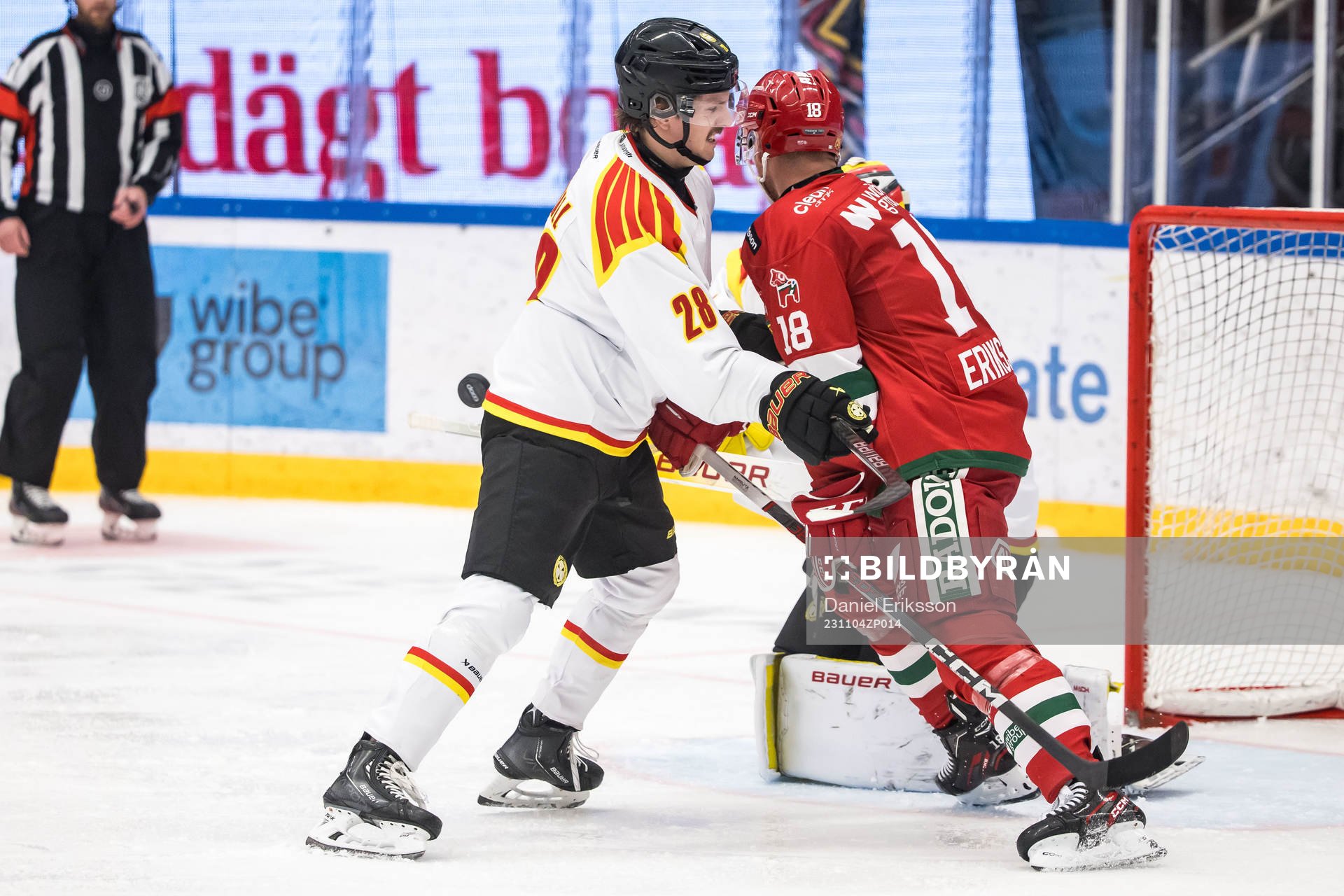 Brynäs IFs Johannes Kinnvall och Mora IKs Henrik Eriksson