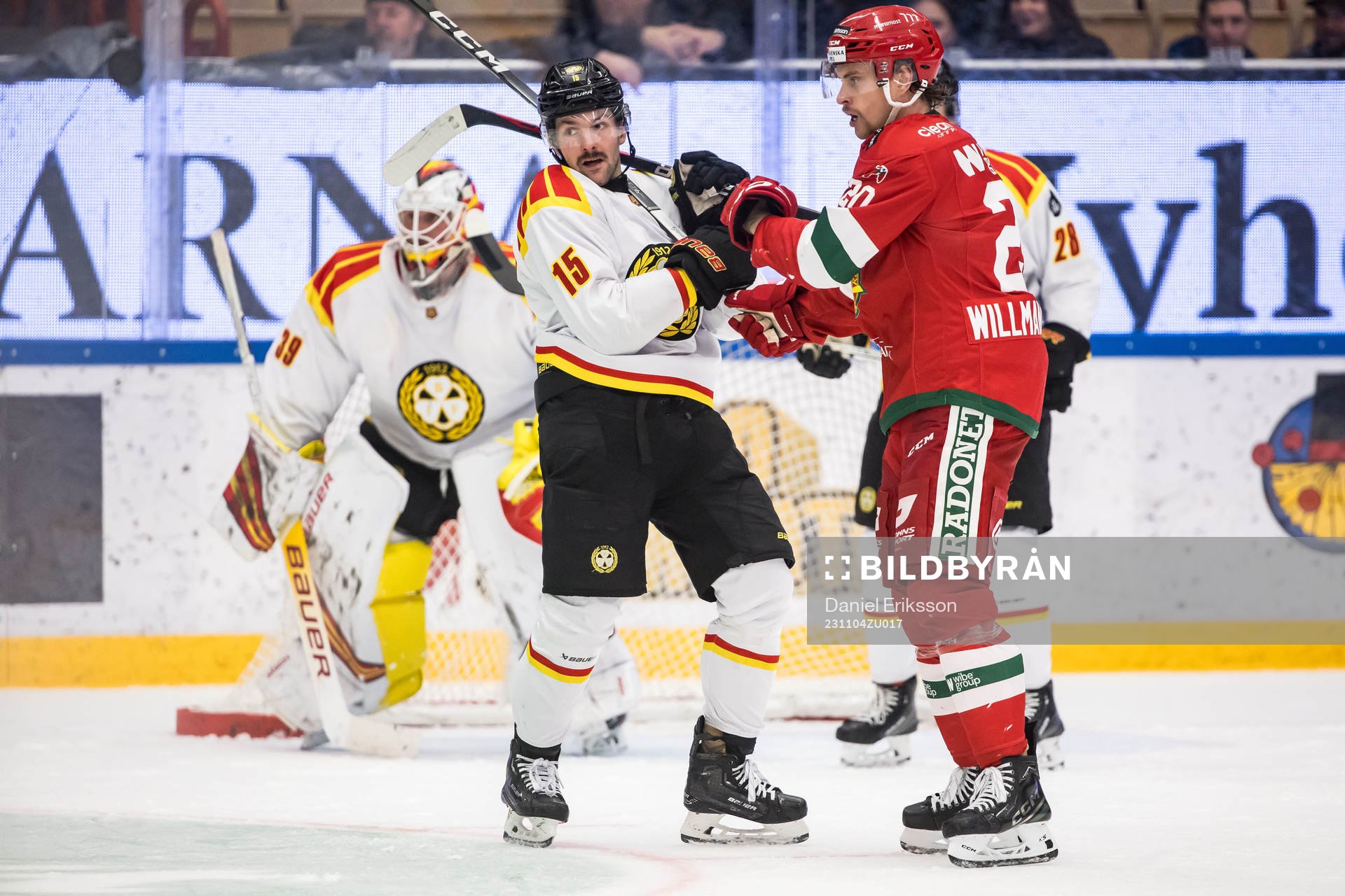 Brynäs IFs Simon Bertilsson och Mora IKs Gustav