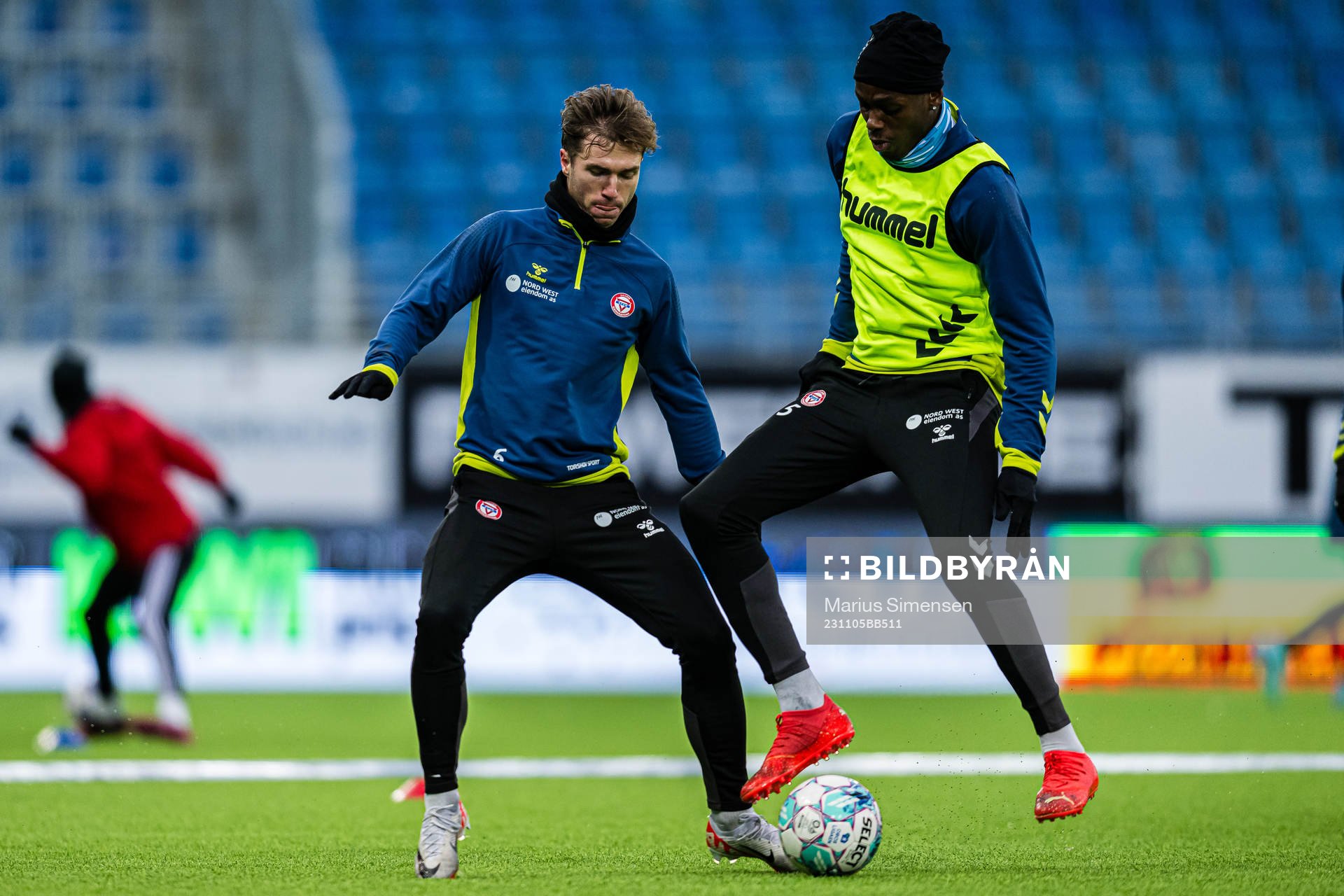 Remi-André Svindland and Akinsola Ihayere Azeez Akinyemi of KFUM warms up ahead of the OBOS-ligaen match between KFUM and Skeid on November 5, 2023 in Oslo.