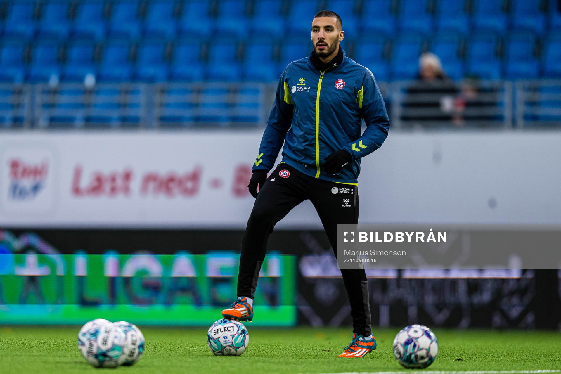 Keivan Ghaedamini of KFUM warms up