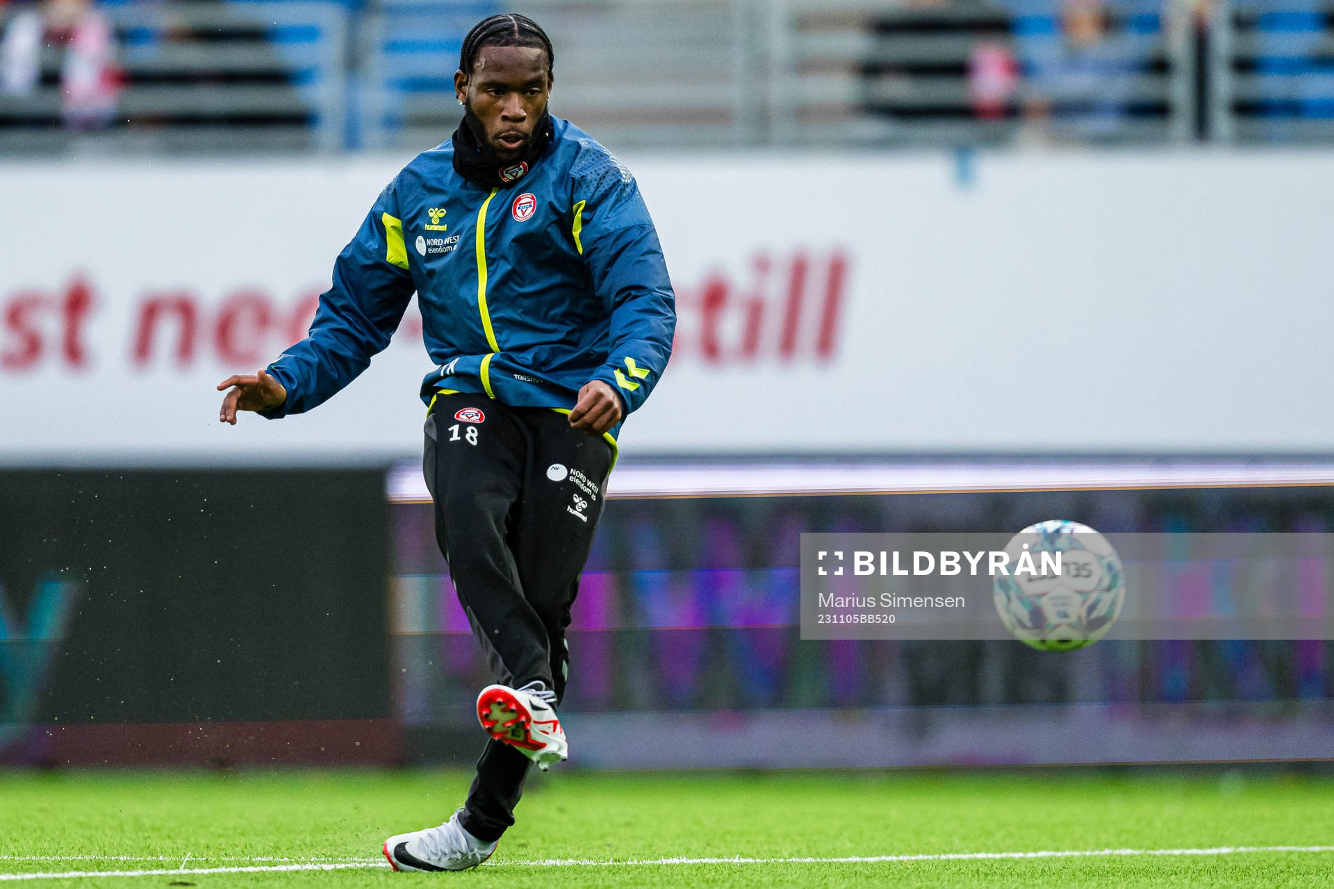 Obilor Denzel Okeke of KFUM warms up