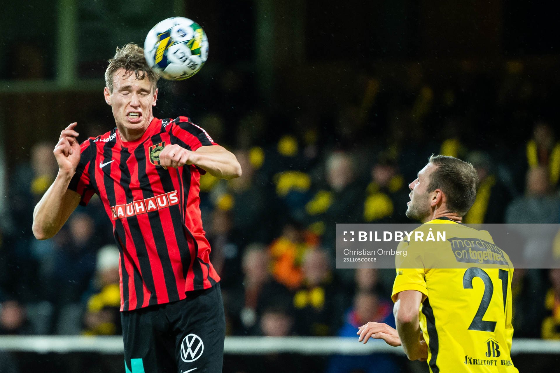Brommapojkarnas Rebin Sulaka och Mjällbys Adam Petersson