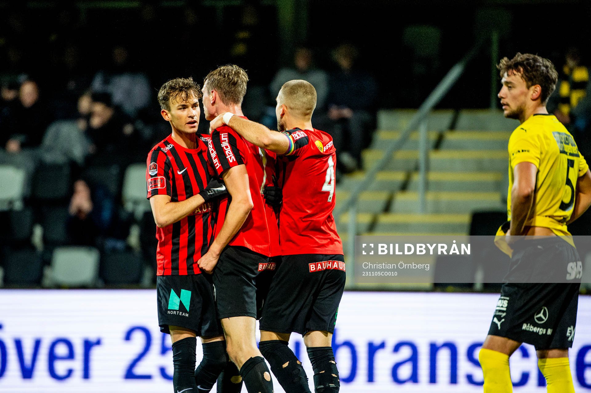 Brommapojkarnas Torbjörn Lysaker Heggem jublar