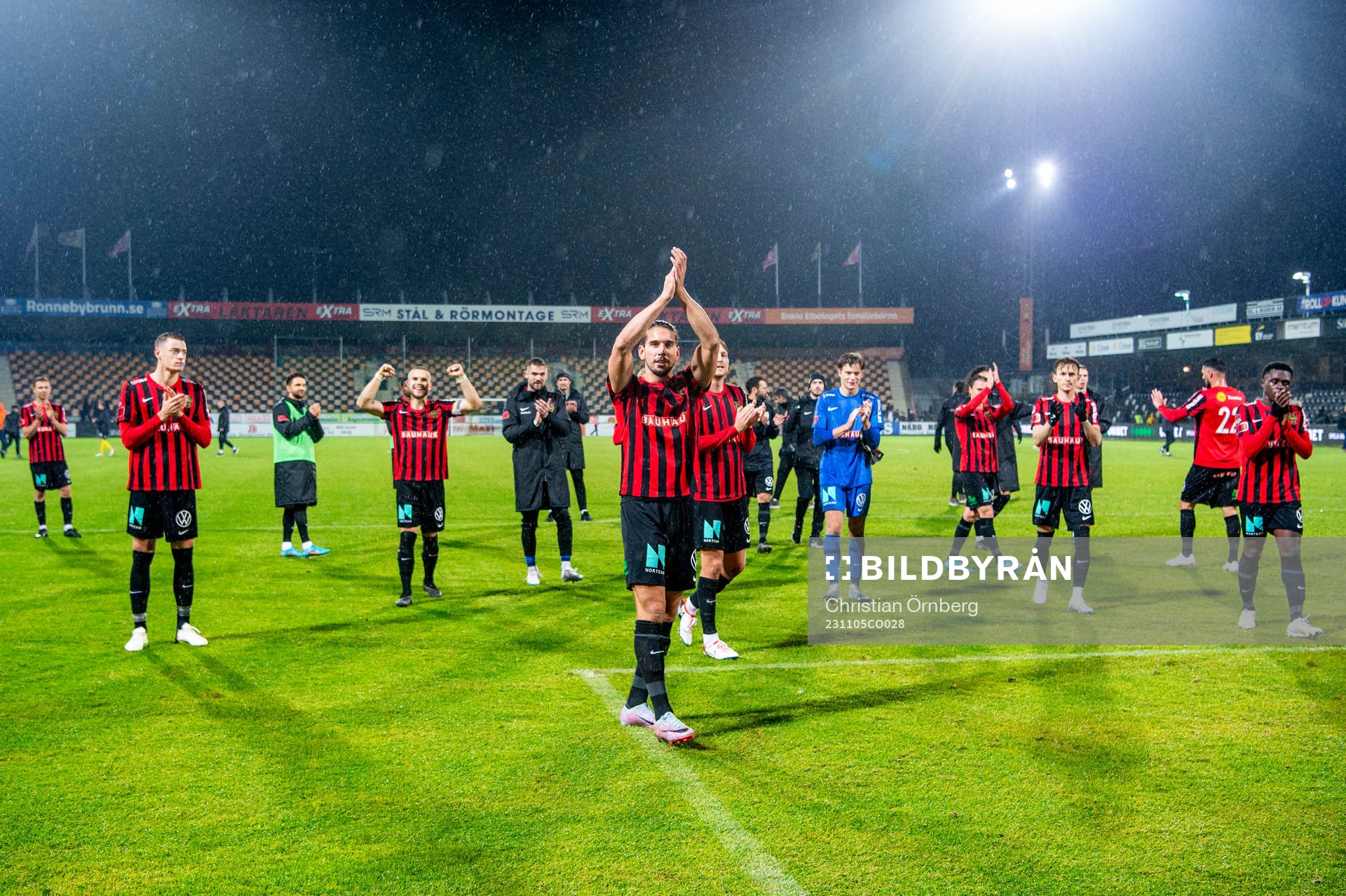 Brommapojkarnas spelare jublar