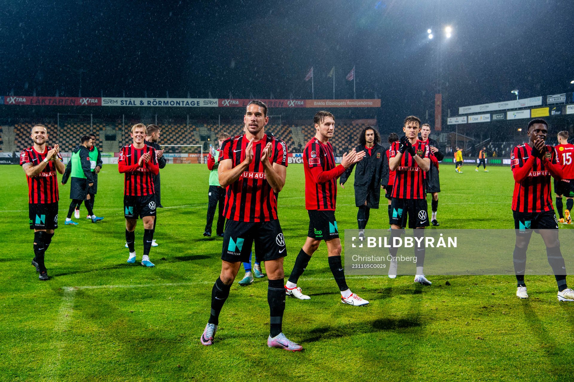 Brommapojkarnas spelare jublar