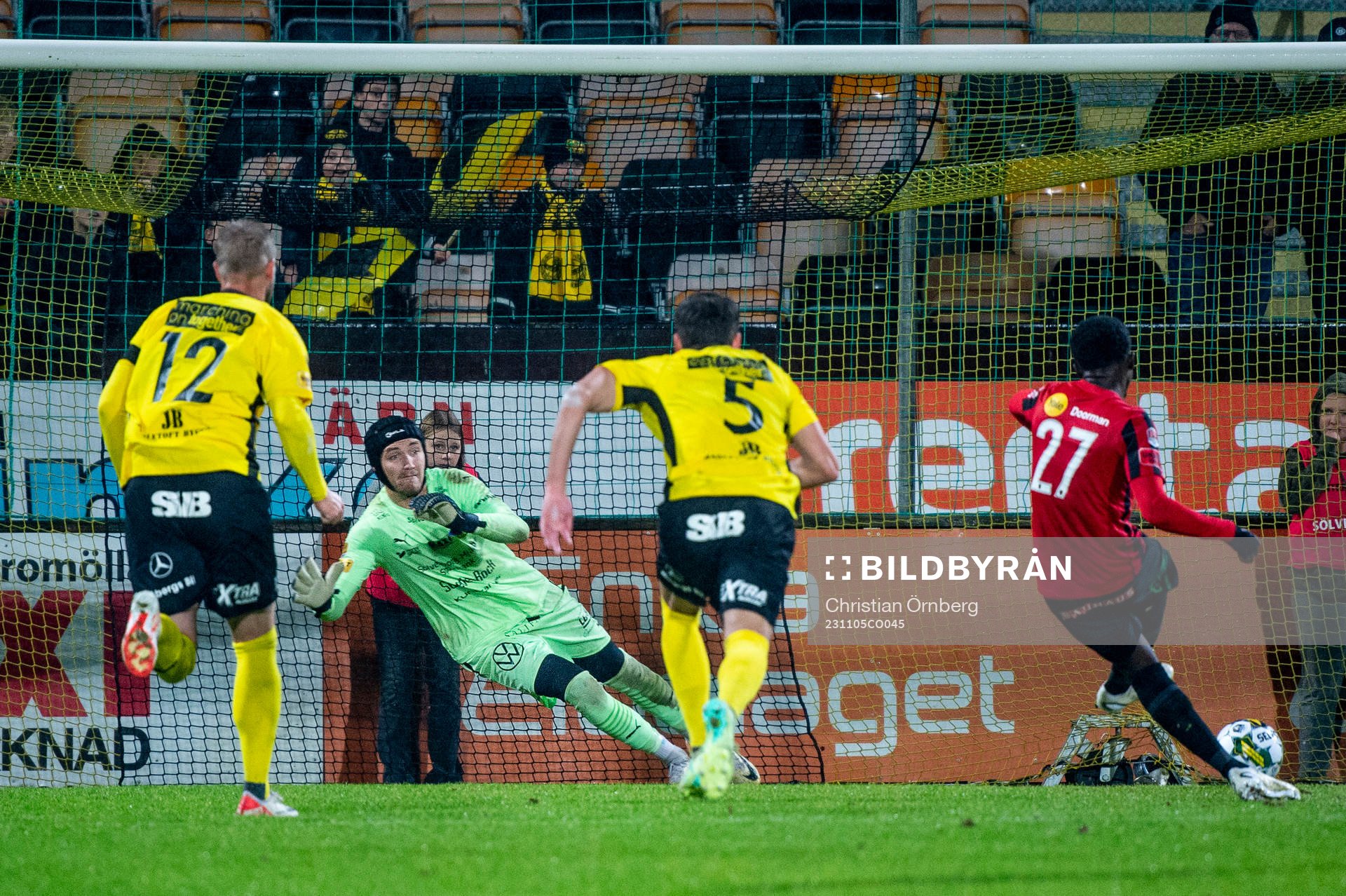 Brommapojkarnas Zeidane Inoussa sätter 2-0 på straff på