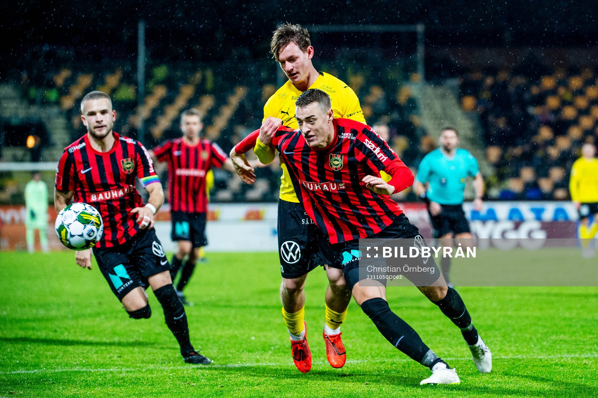 Mjällbys Love Björnson mot Brommapojkarnas Jesper Löfgren