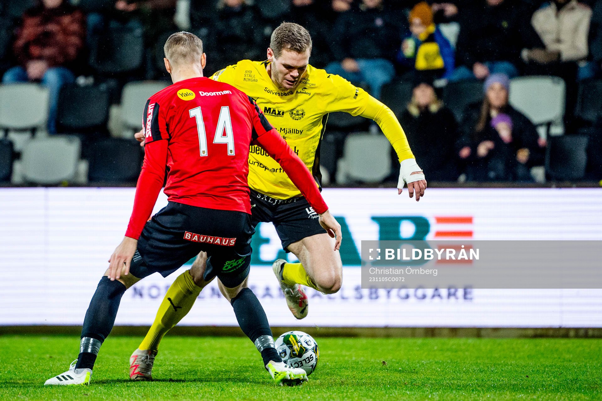 Mjällbys Jacob Bergström mot Brommapojkarnas Jesper