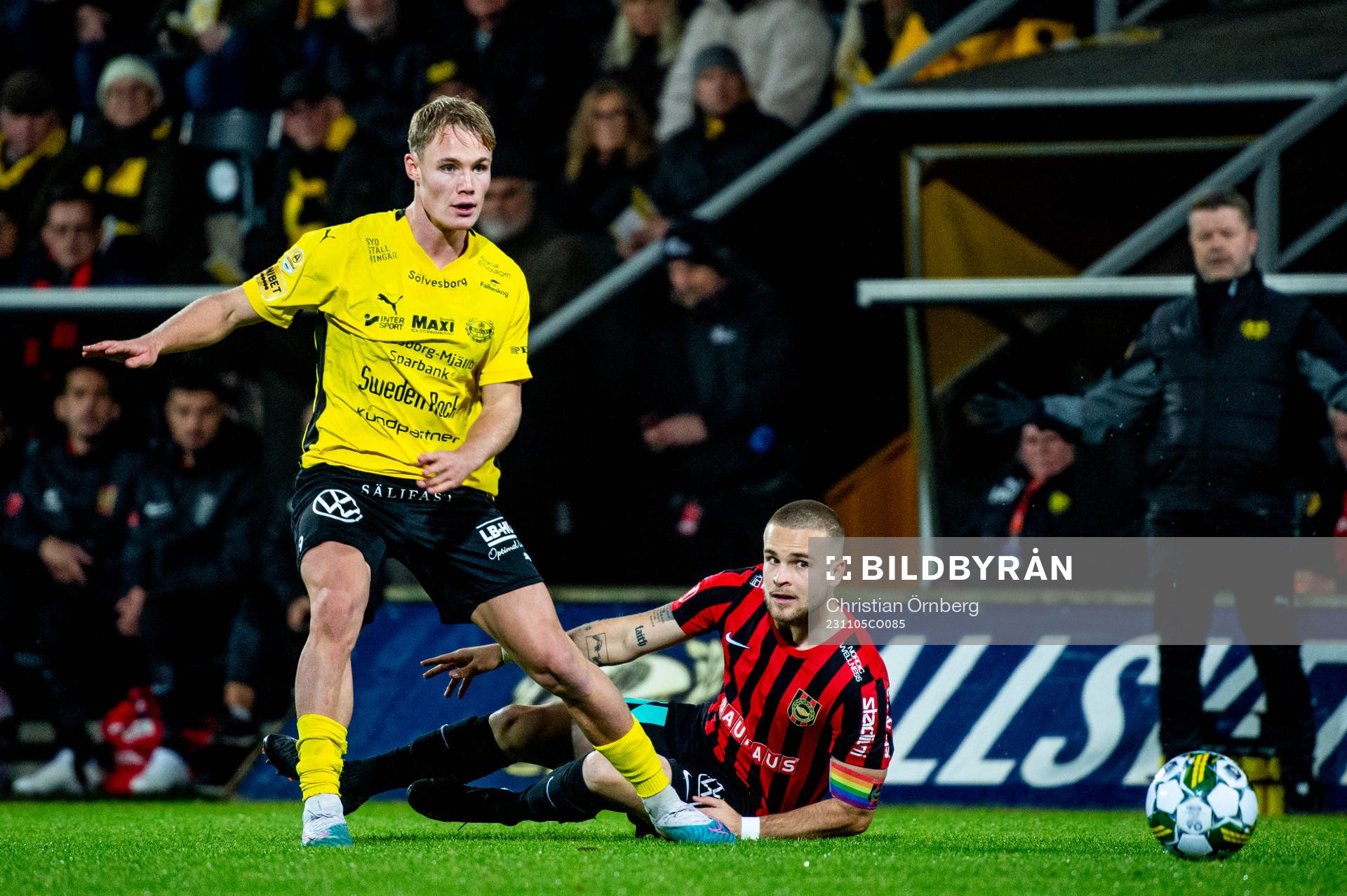Mjällbys Max Fenger mot Brommapojkarnas Amadeus Sögaard