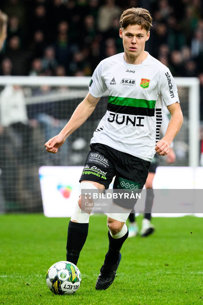 GAISs Axel Henriksson under fotbollsmatchen i Superettan mellan Jönköpings Södra och GAIS den 5 november 2023 i Jönköping. 