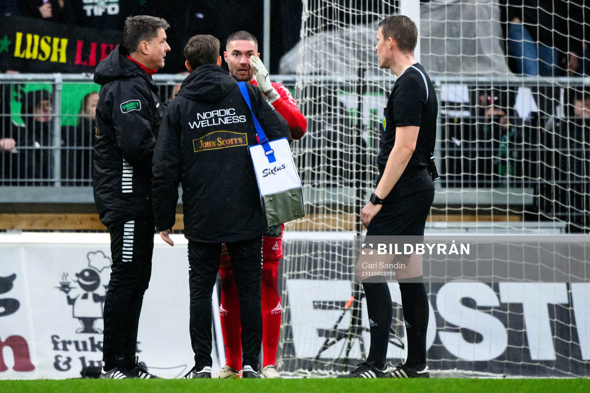 GAISs målvakt Mergim Krasniqi får vård