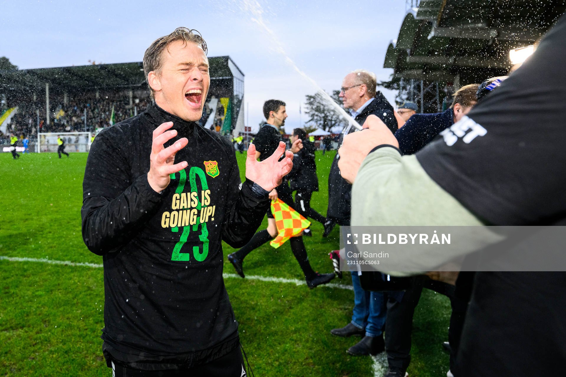 GAISs tränare Fredrik Holmberg jublar över avancemang
