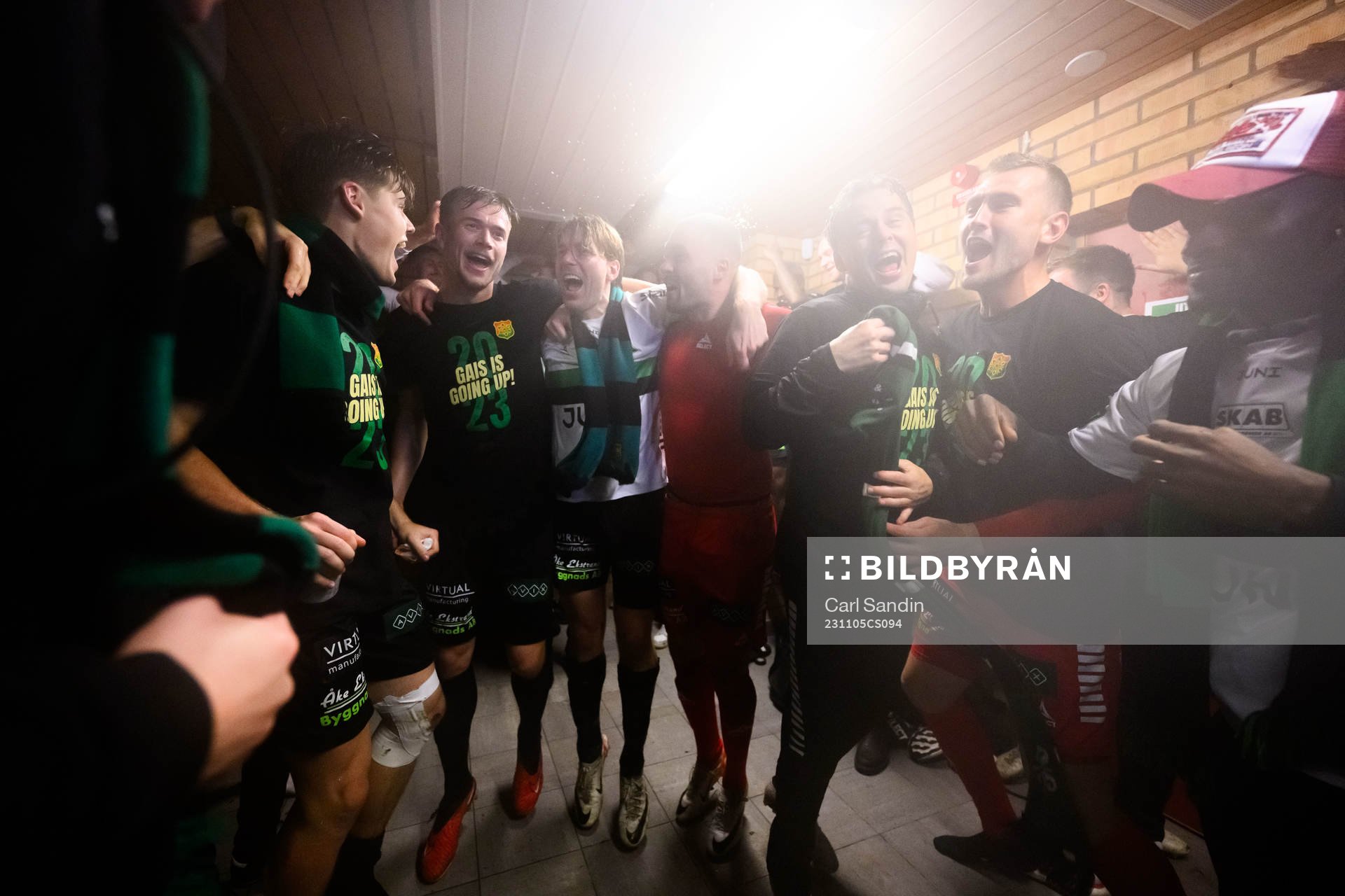 GAISs spelare  jublar över avancemang till Allsvenskan