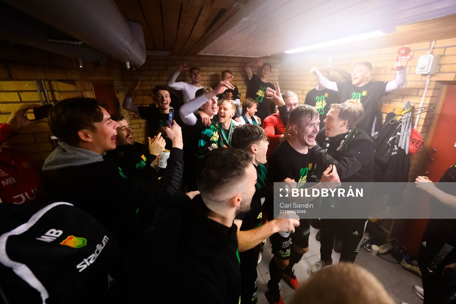 GAISs spelare  jublar över avancemang till Allsvenskan