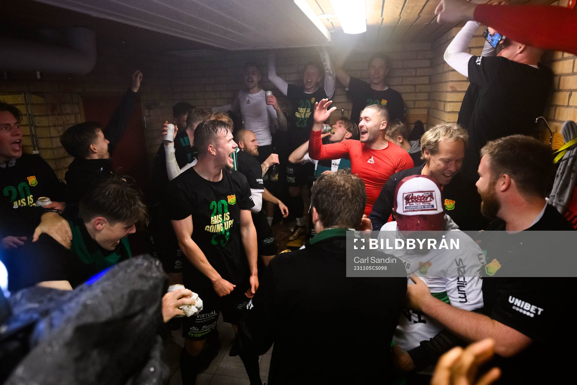 GAISs spelare  jublar över avancemang till Allsvenskan