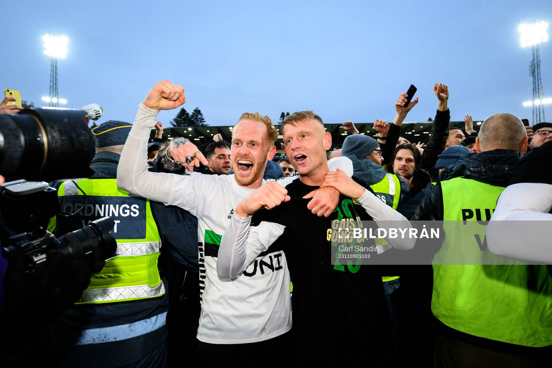 GAISs Viktor Kruger och Joackim Åberg  jublar över