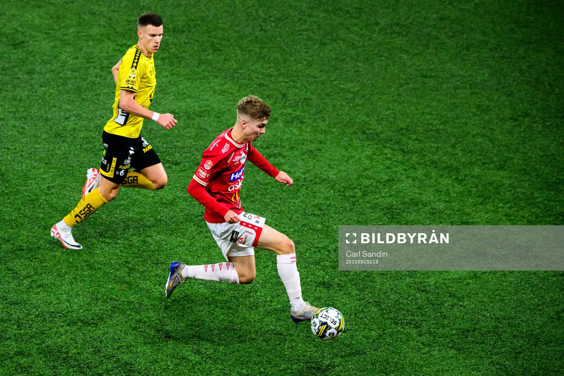 Elfsborgs Andri Fannar Baldursson och Degerfors Hugo Bolin