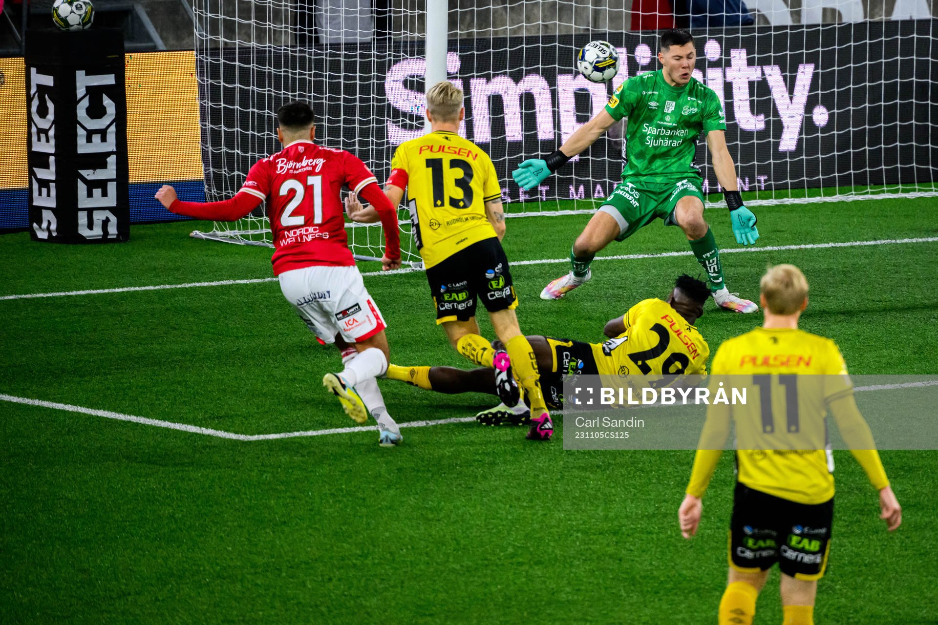 Degerfors Peter Gwargis och Elfsborgs målvakt Hakon