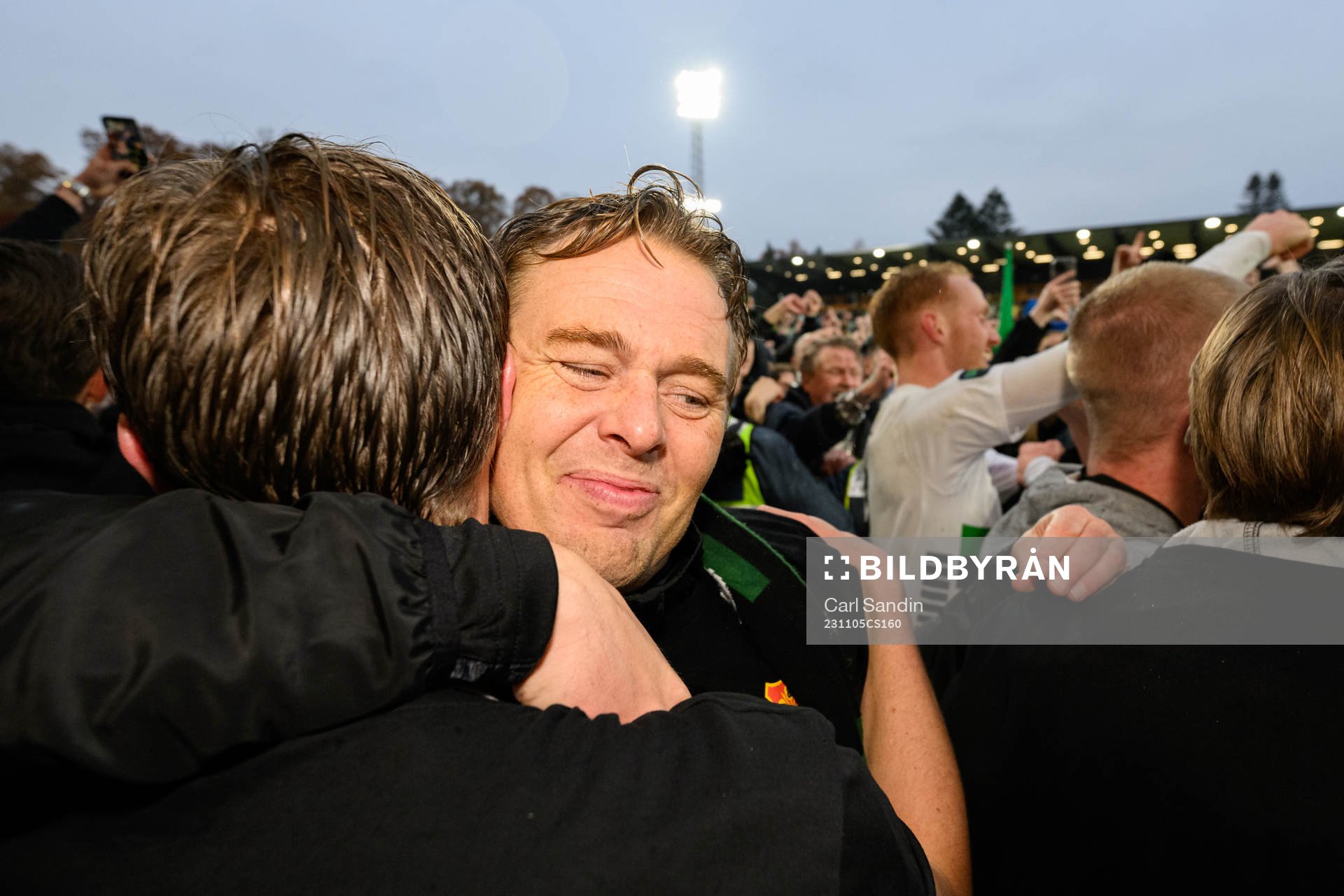 GAISs tränare Fredrik Holmberg jublar