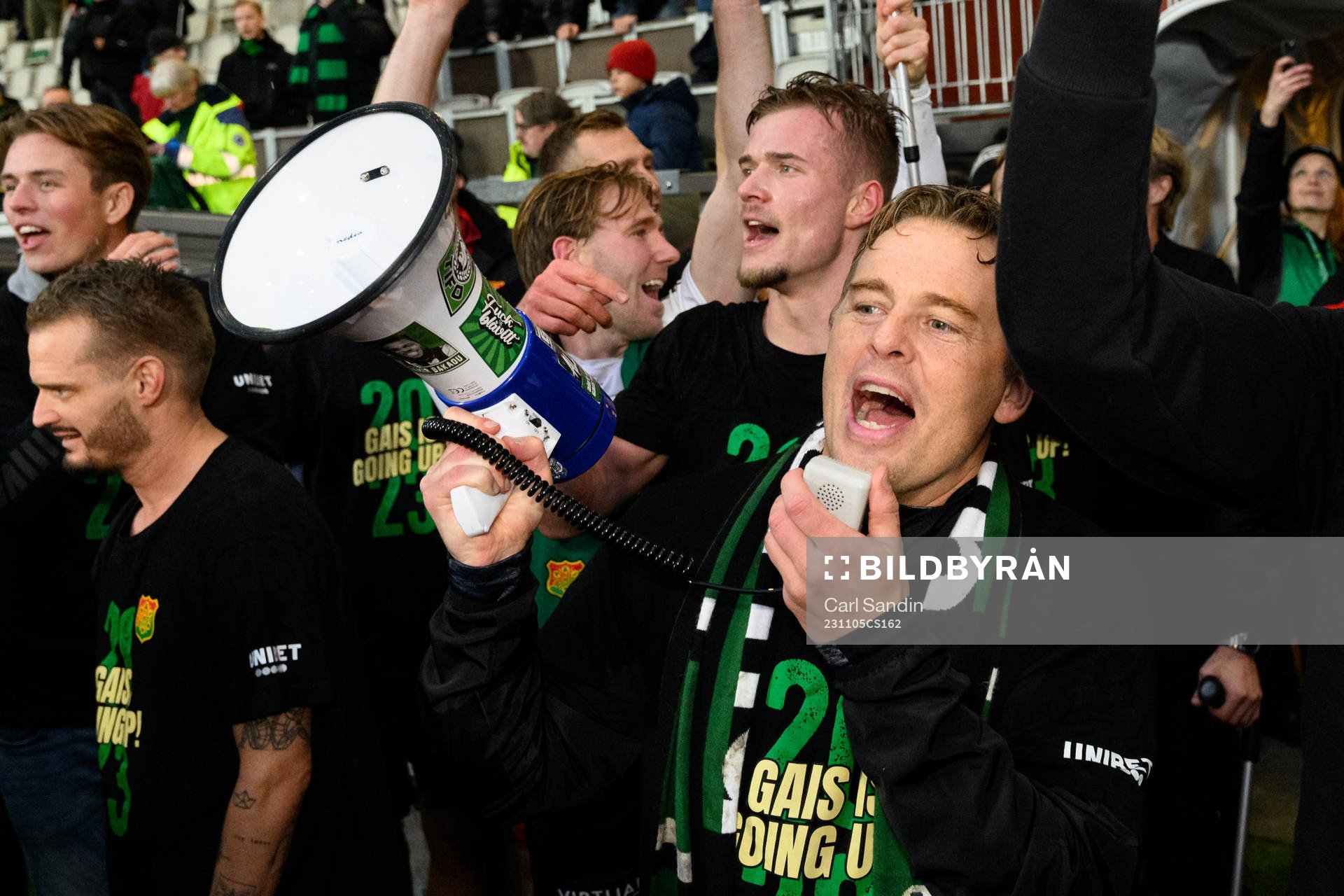 GAISs tränare Fredrik Holmberg jublar