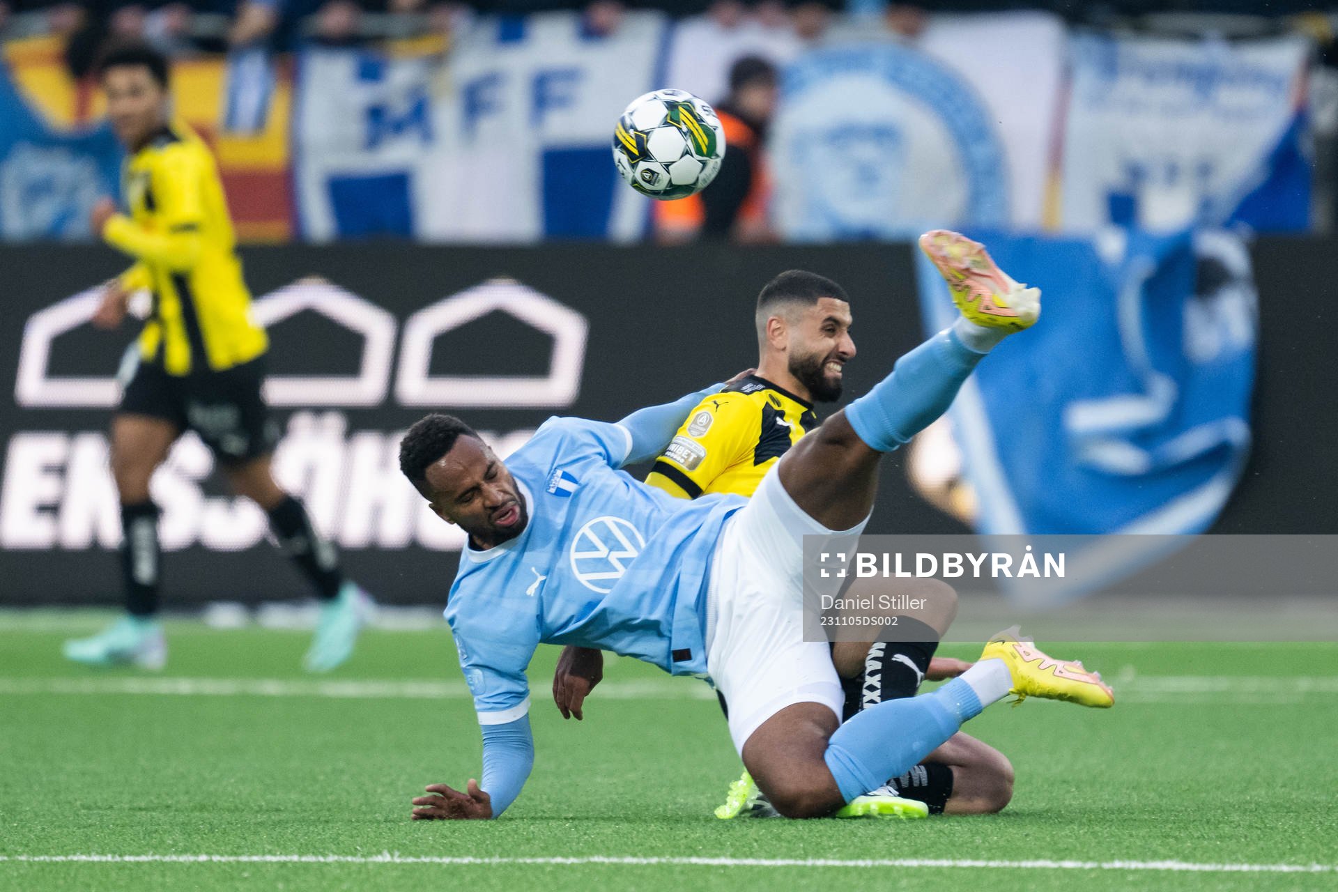 Malmö FFs Isaac Kiese Thelin och Häckens Aiham Ousou