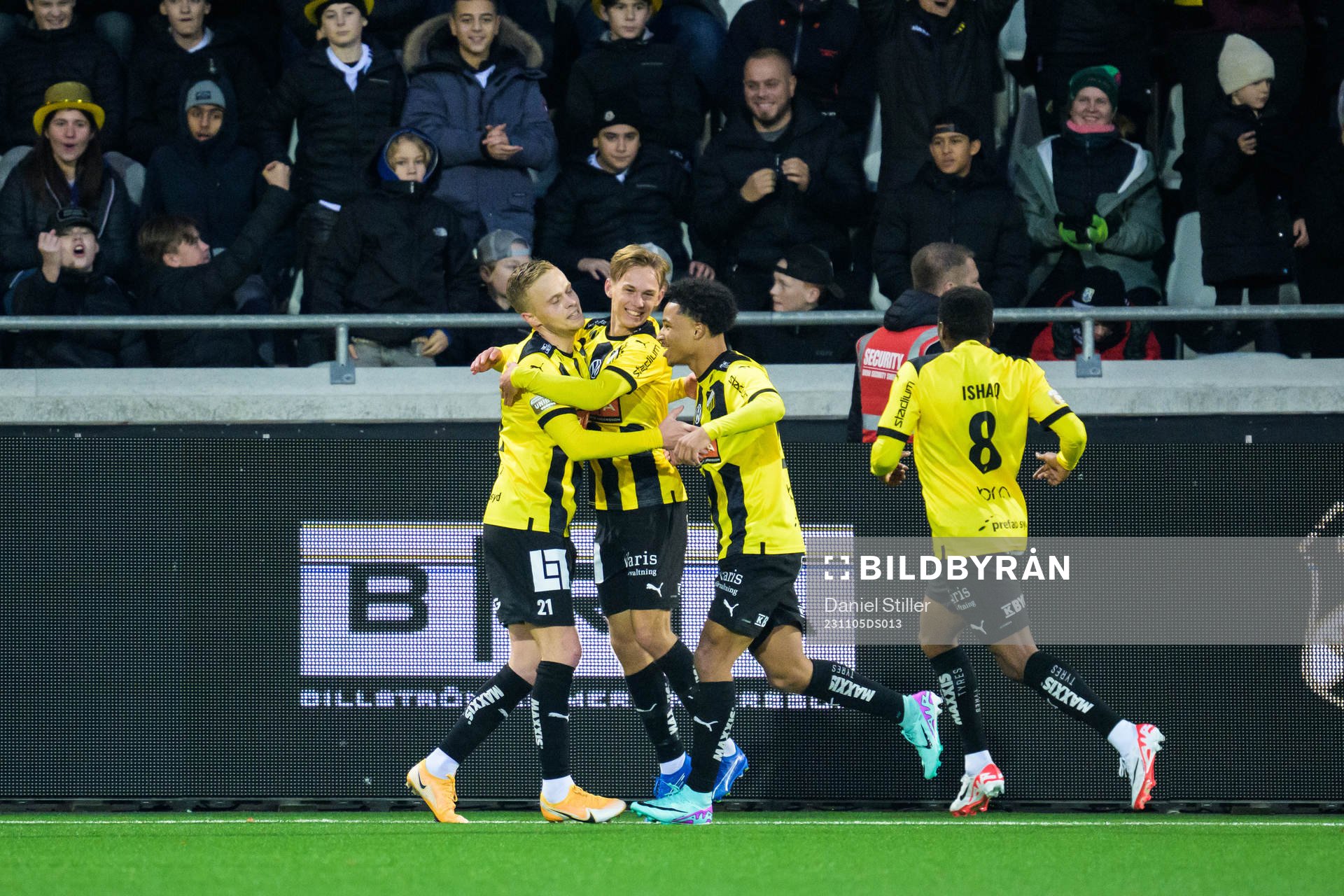 Häckens Pontus Dahbo jublar