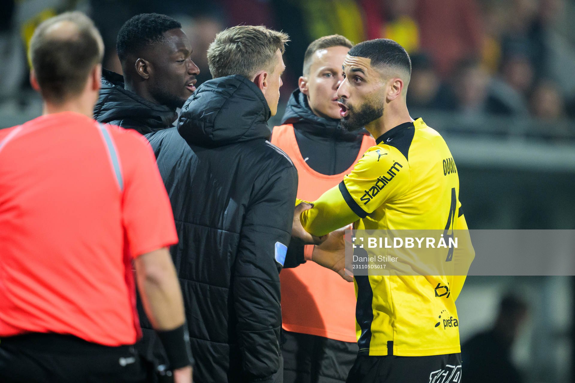 Häckens Aiham Ousou och Malmö FFs Søren Rieks i en