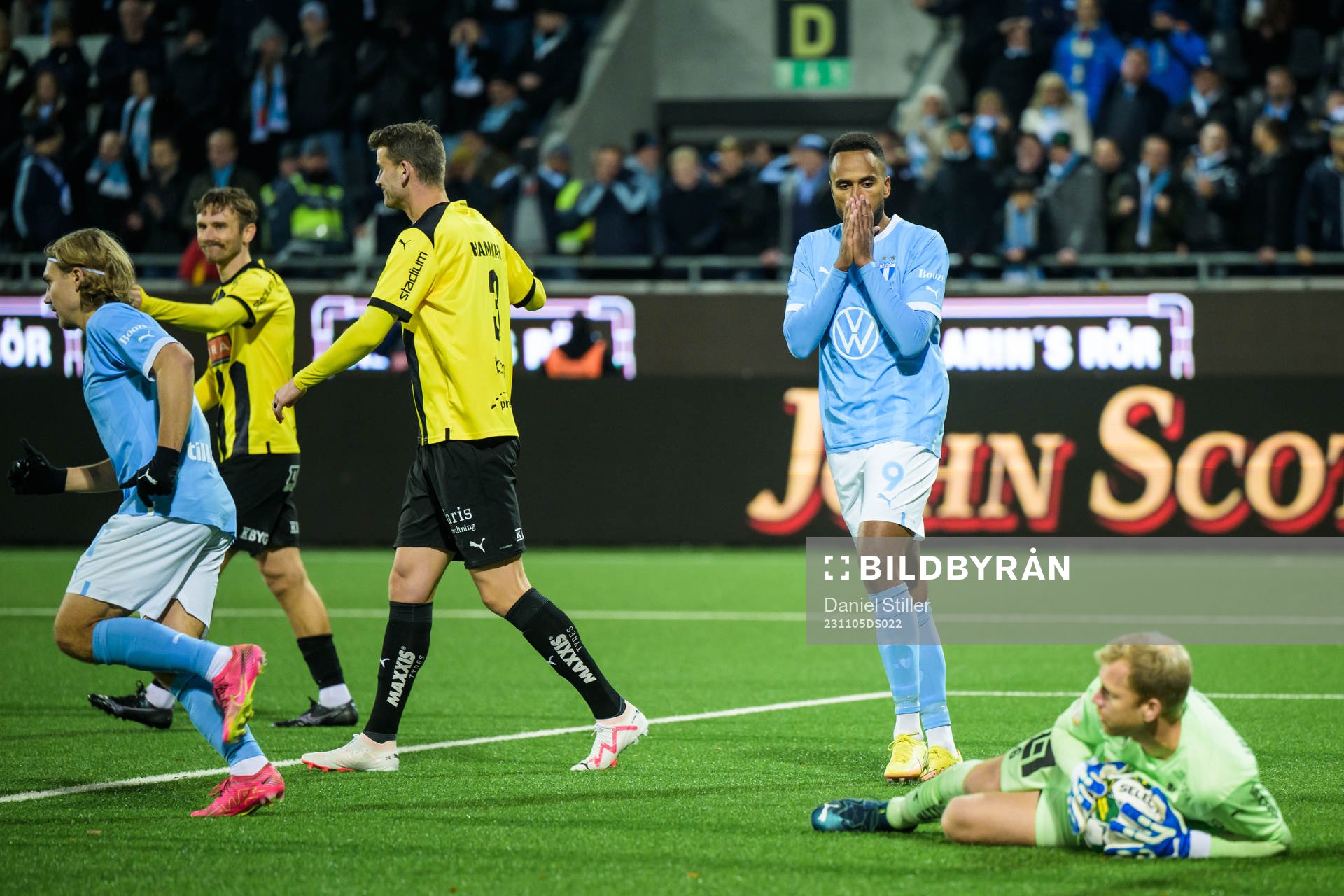Malmö FFs Isaac Kiese Thelin deppar