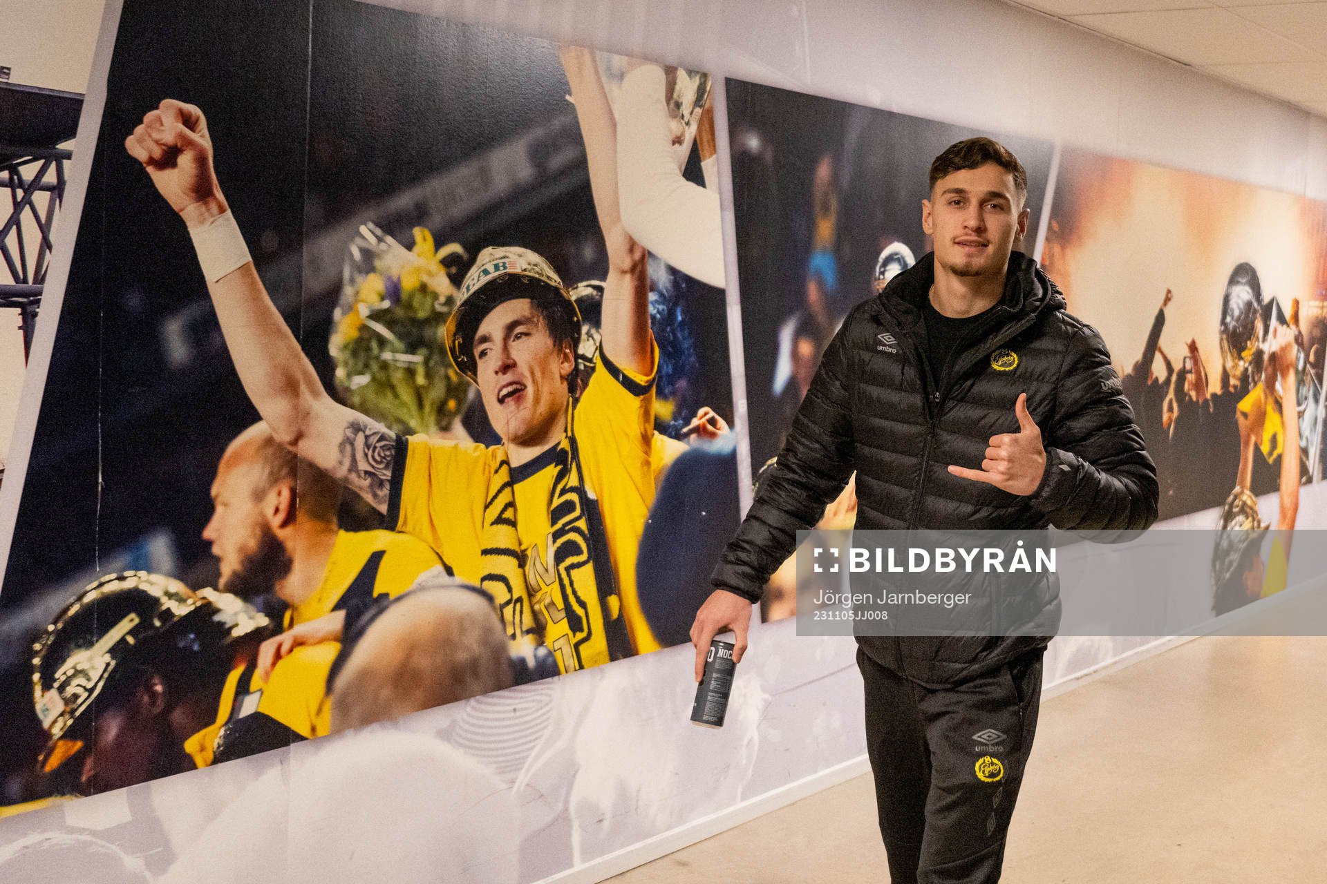 Elfsborgs Camil Jebara anländer till arenan inför fotbollsmatchen i Allsvenskan mellan Elfsborg och Degerfors den 5 november 2023 i Borås.