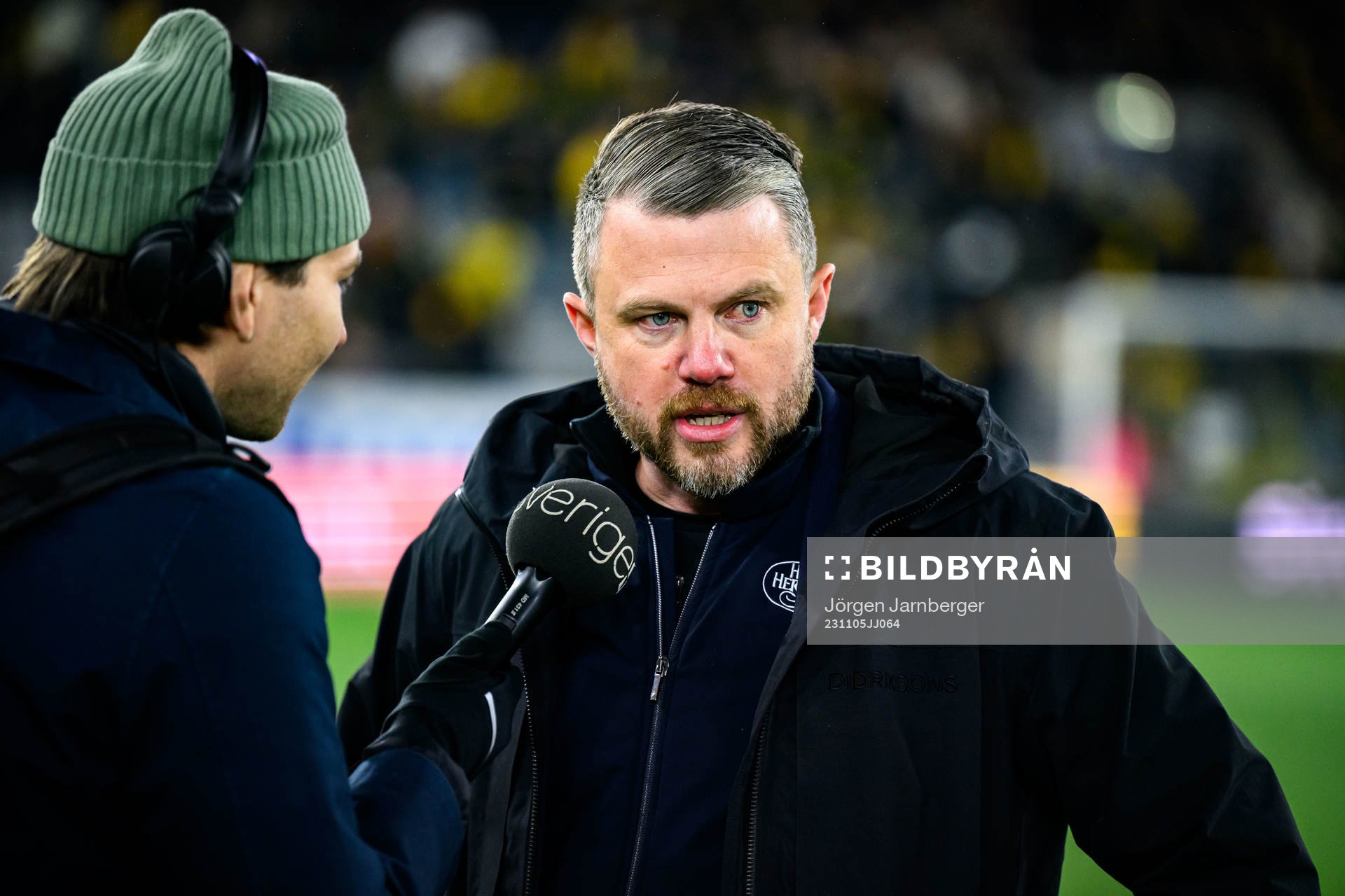 Elfsborgs manager Jimmy Thelin deppar fotbollsmatchen i