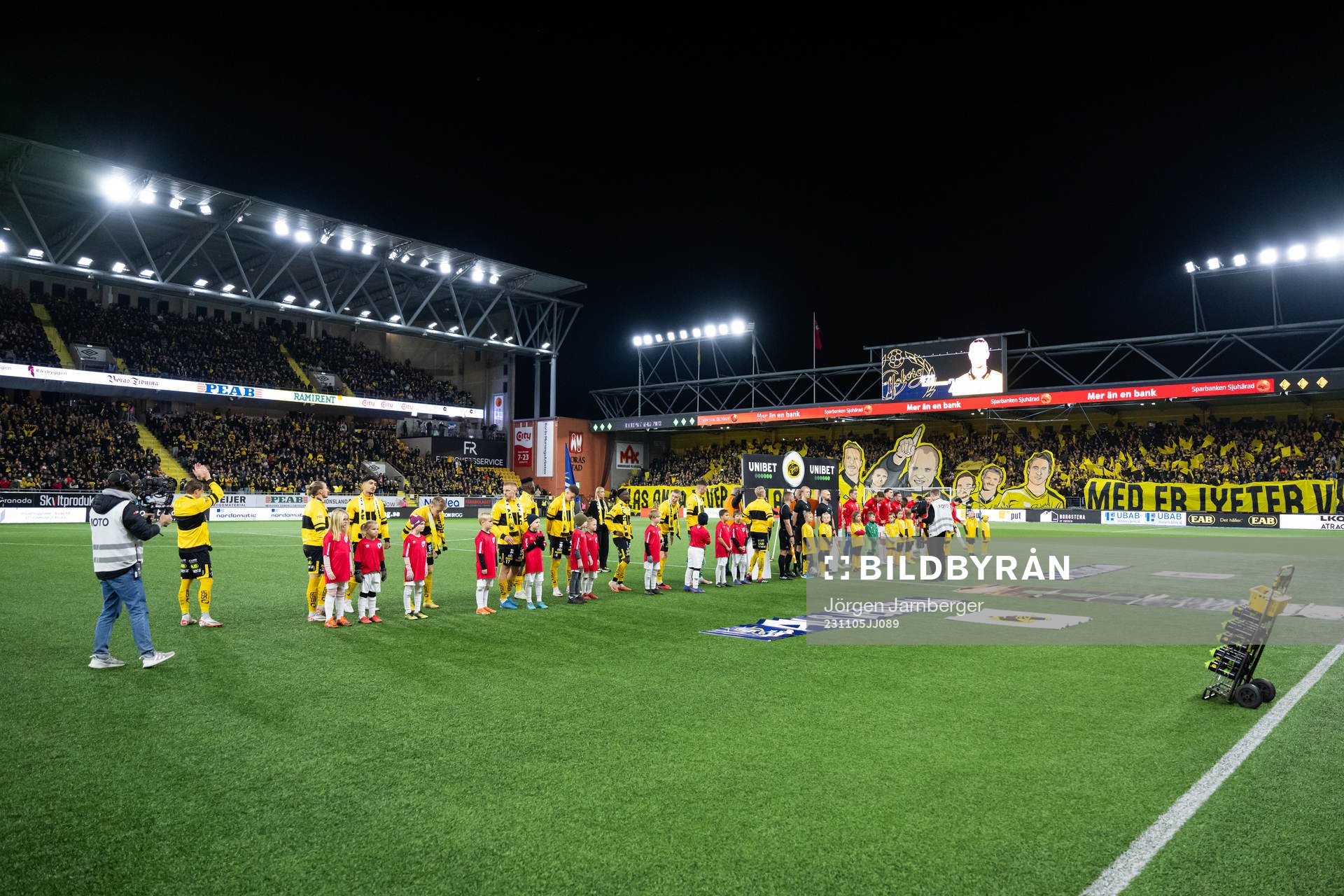 Lagen vid lineup innan fotbollsmatchen i Allsvenskan mellan Elfsborg och Degerfors den 5 november 2023 i Borås. 