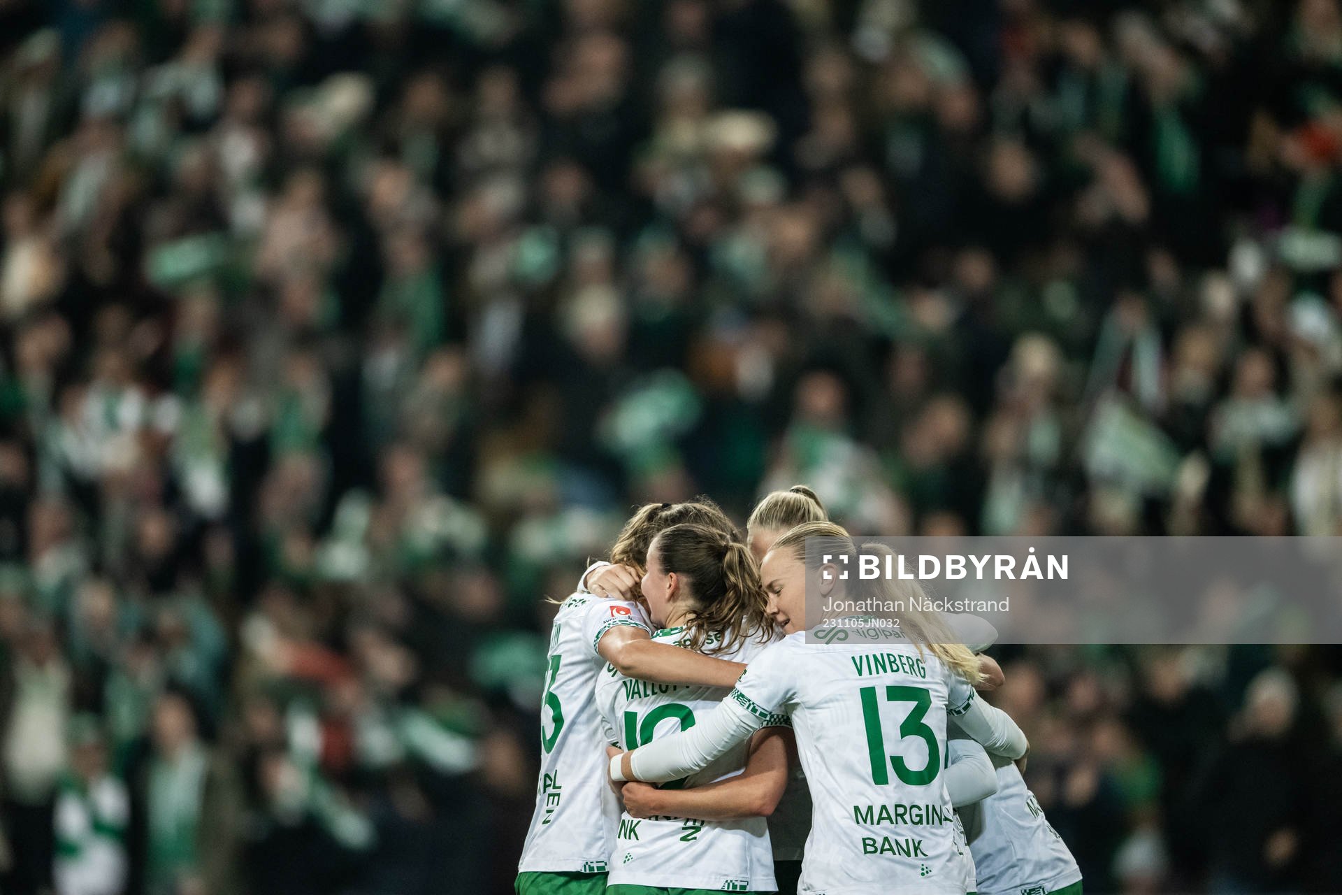 Hammarbys Jonna Andersson jublar med lagkamrater