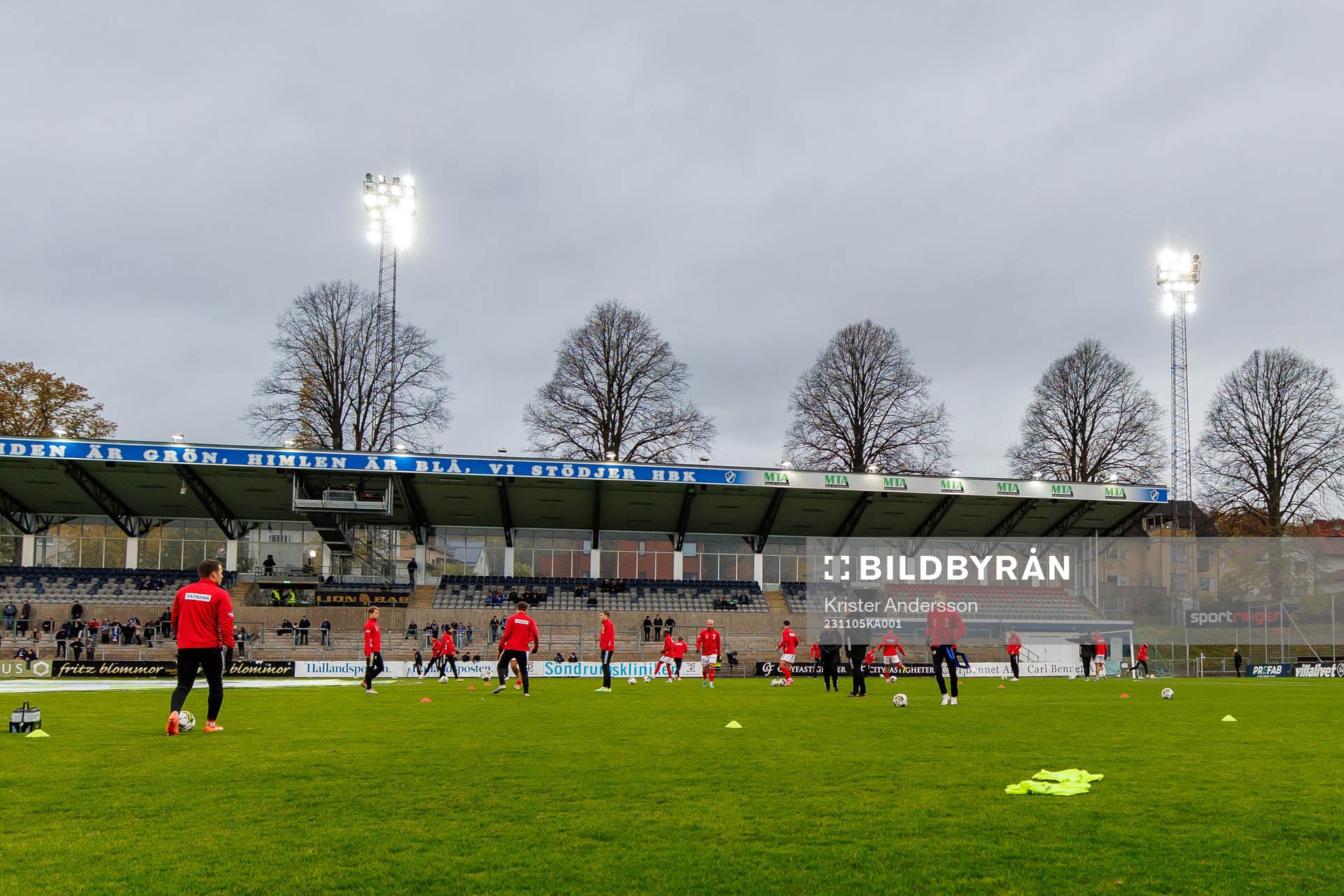 Kalmars spelare värmer upp