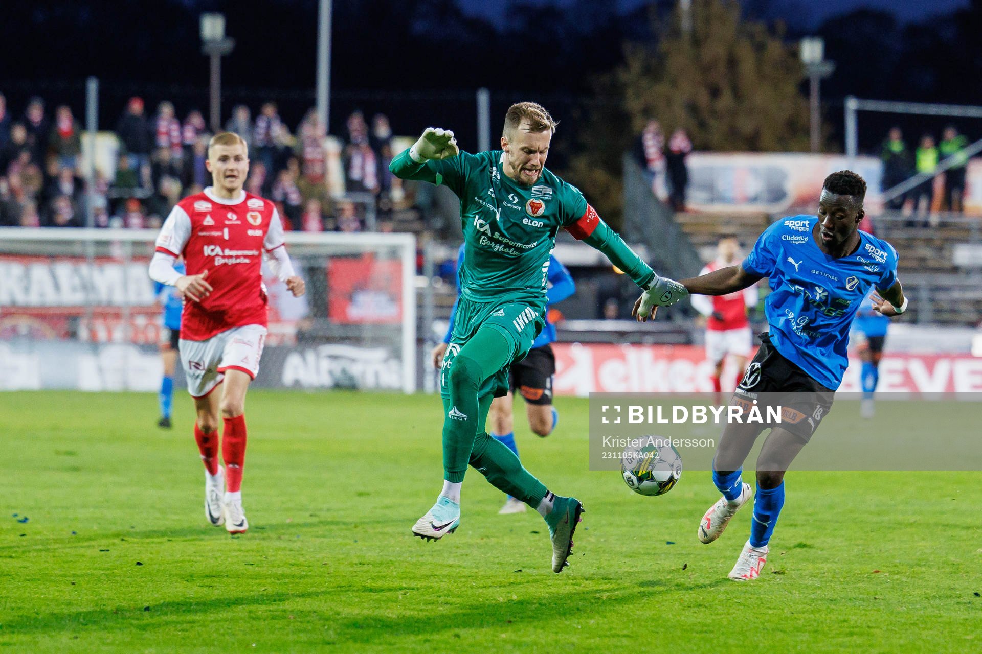 Kalmars målvakt Ricardo Friedrich och Halmstads Naeem