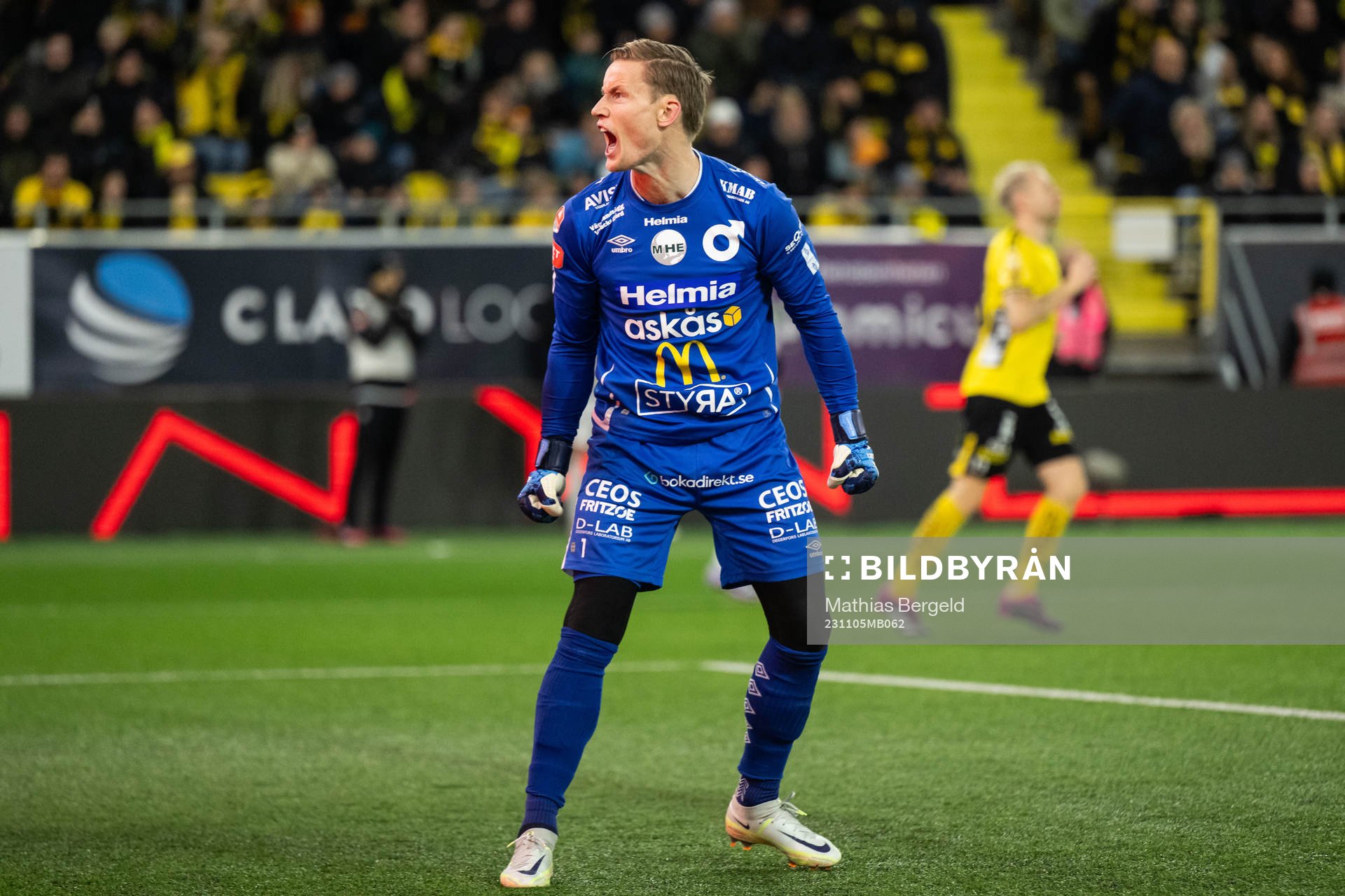 Degerfors målvakt Sondre Lovseth Rossbach jublar mot
