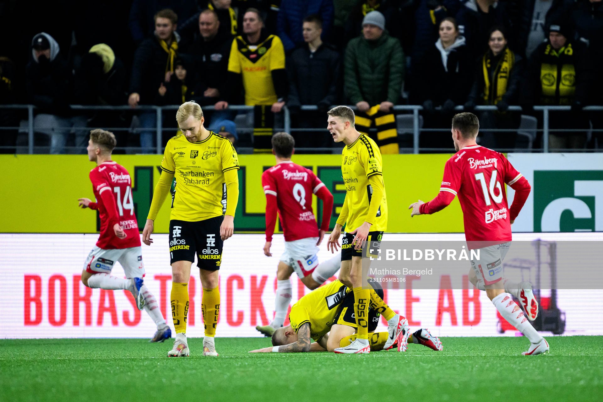 Elfsborgs Sebastian Holmen och Alexander Bernhardsson deppar