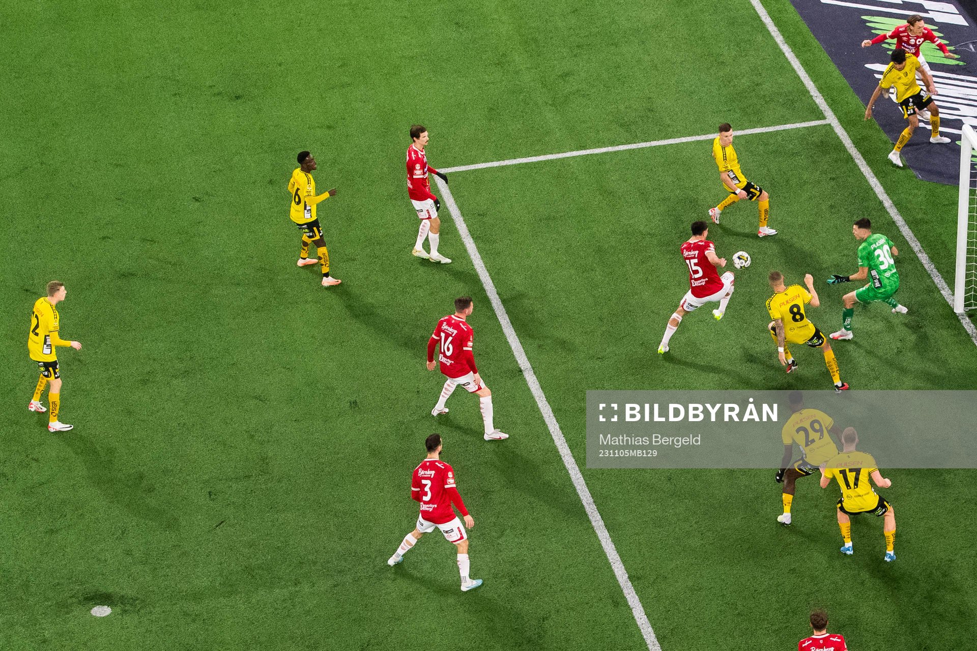 Degerfors Seid Korac gör 0-1 bakom Elfsborgs målvakt