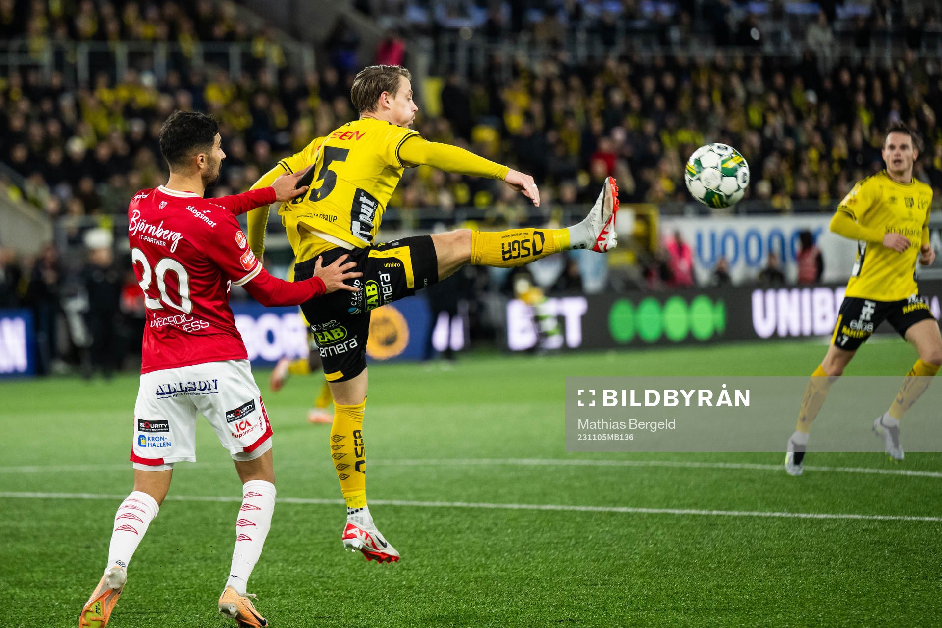 Degerfors Elyas Bouzaiene och Elfsborgs Simon Hedlund