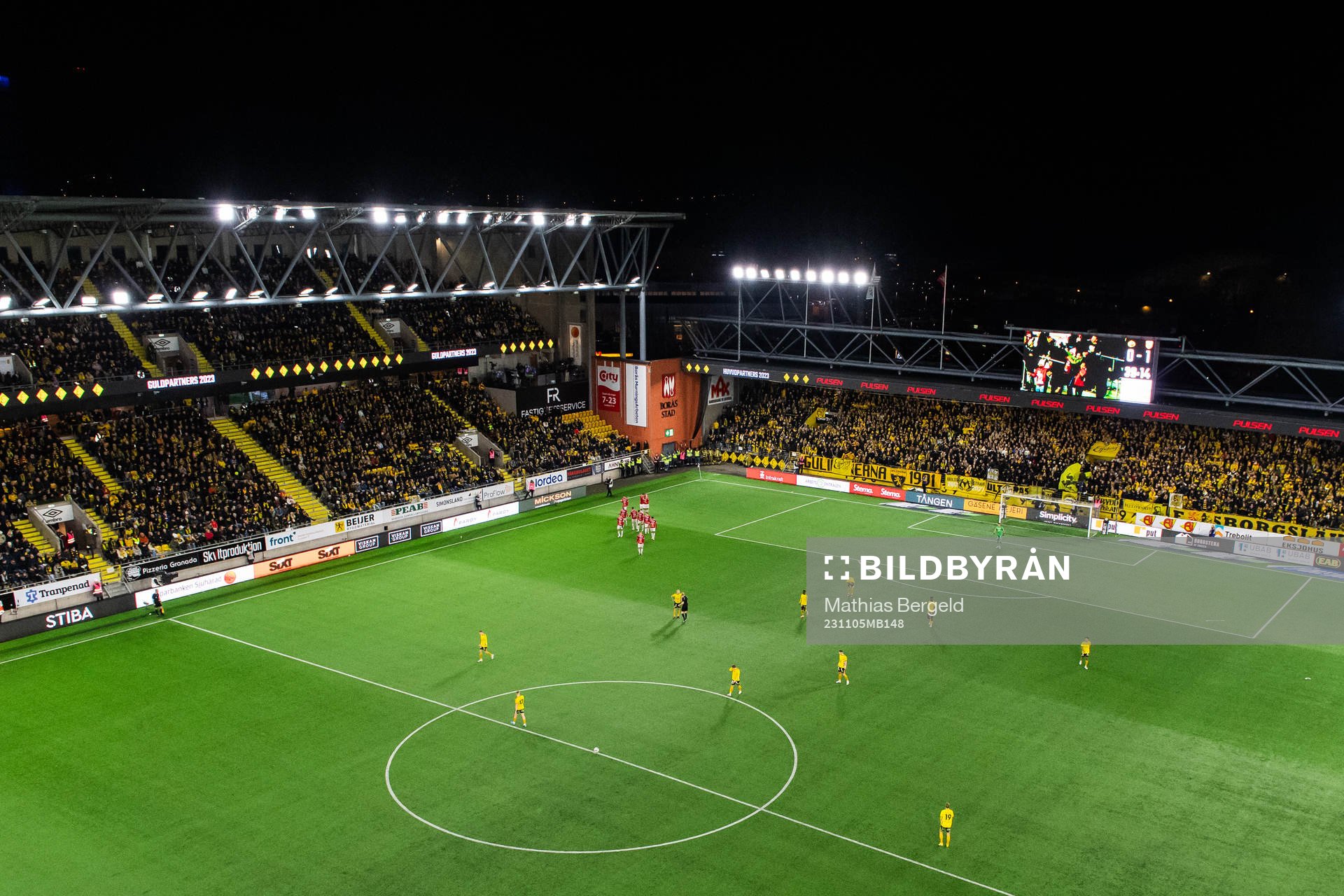 Degerfors Seid Korac jublar med lagkamrater