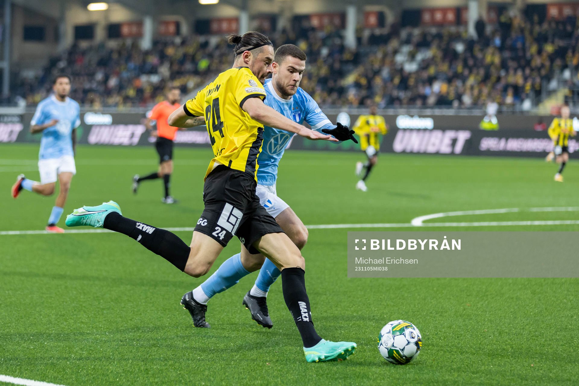 Häckens Amor Layouni och Malmö FFs Gabriel Busanello