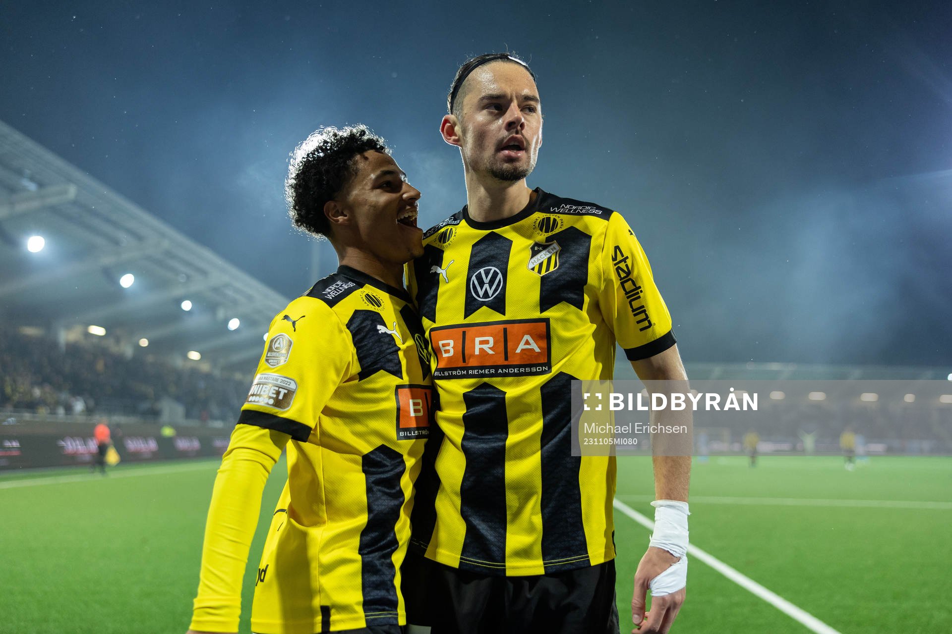 Häckens Amor Layouni jublar
