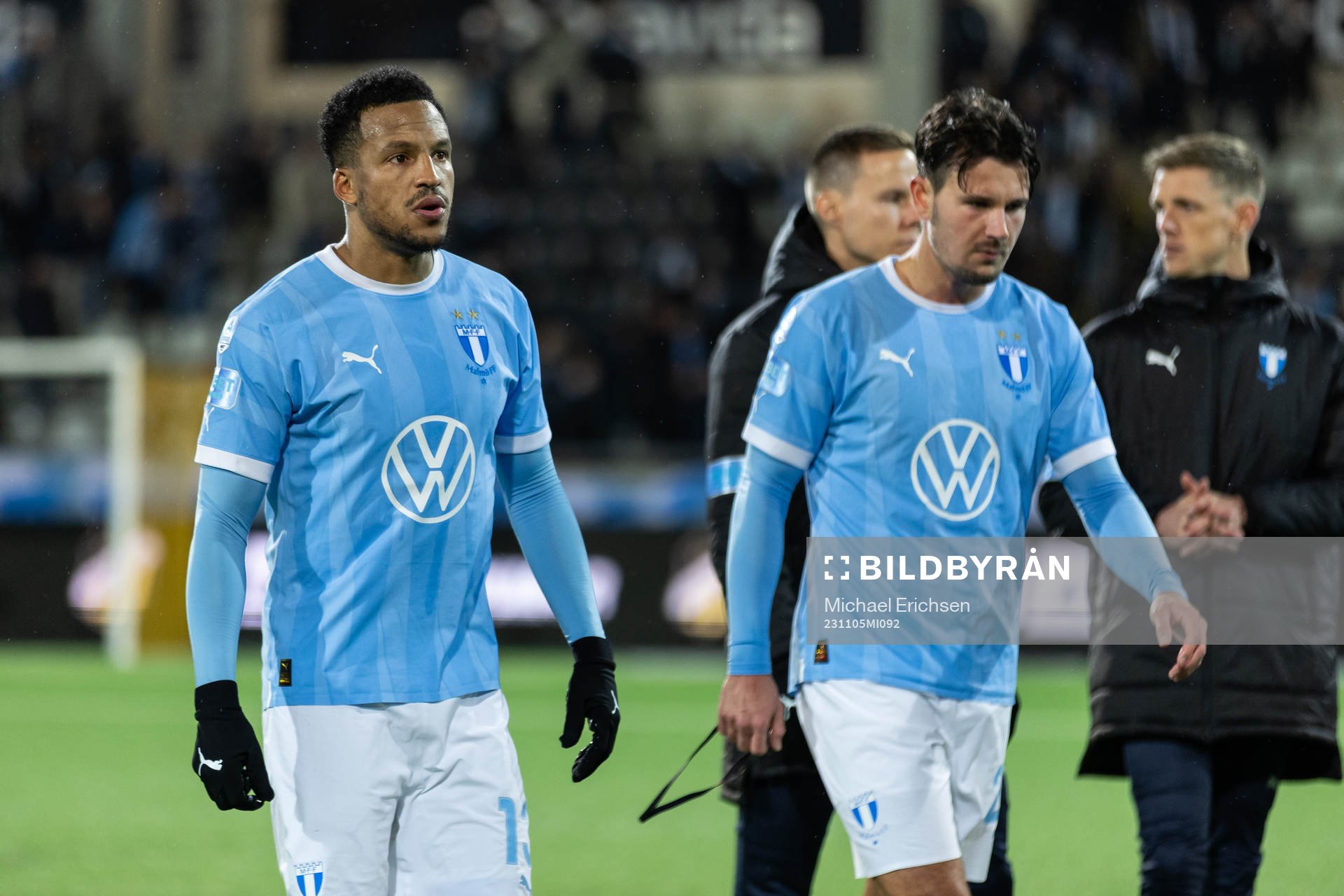 Malmö FFs Martin Olsson och Stefano Vecchia deppar